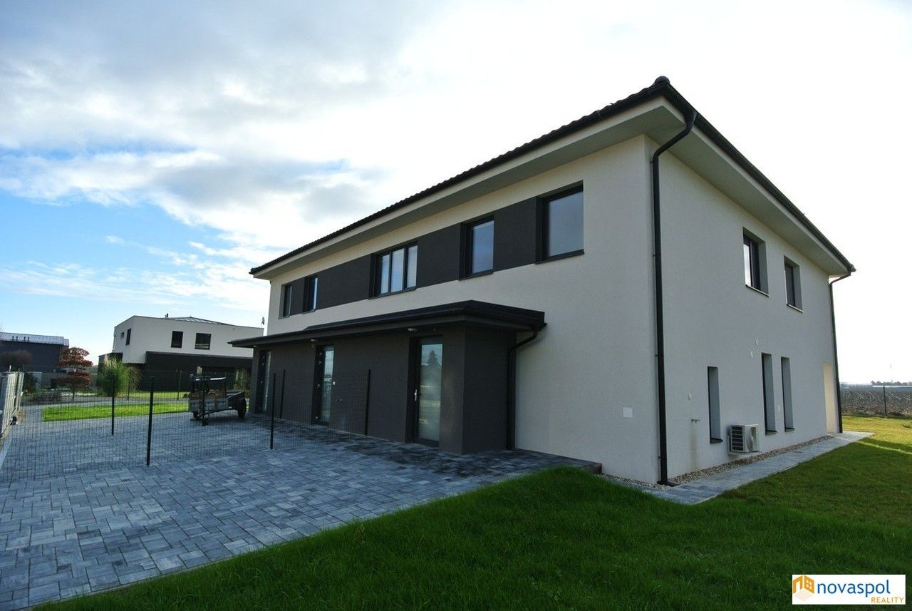 Pronájem bytu 4+kk 145 m² - foto 14