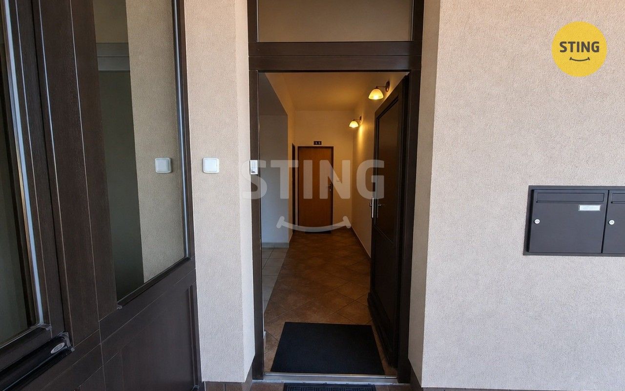 Pronájem komerčního prostoru 161 m² - foto 4
