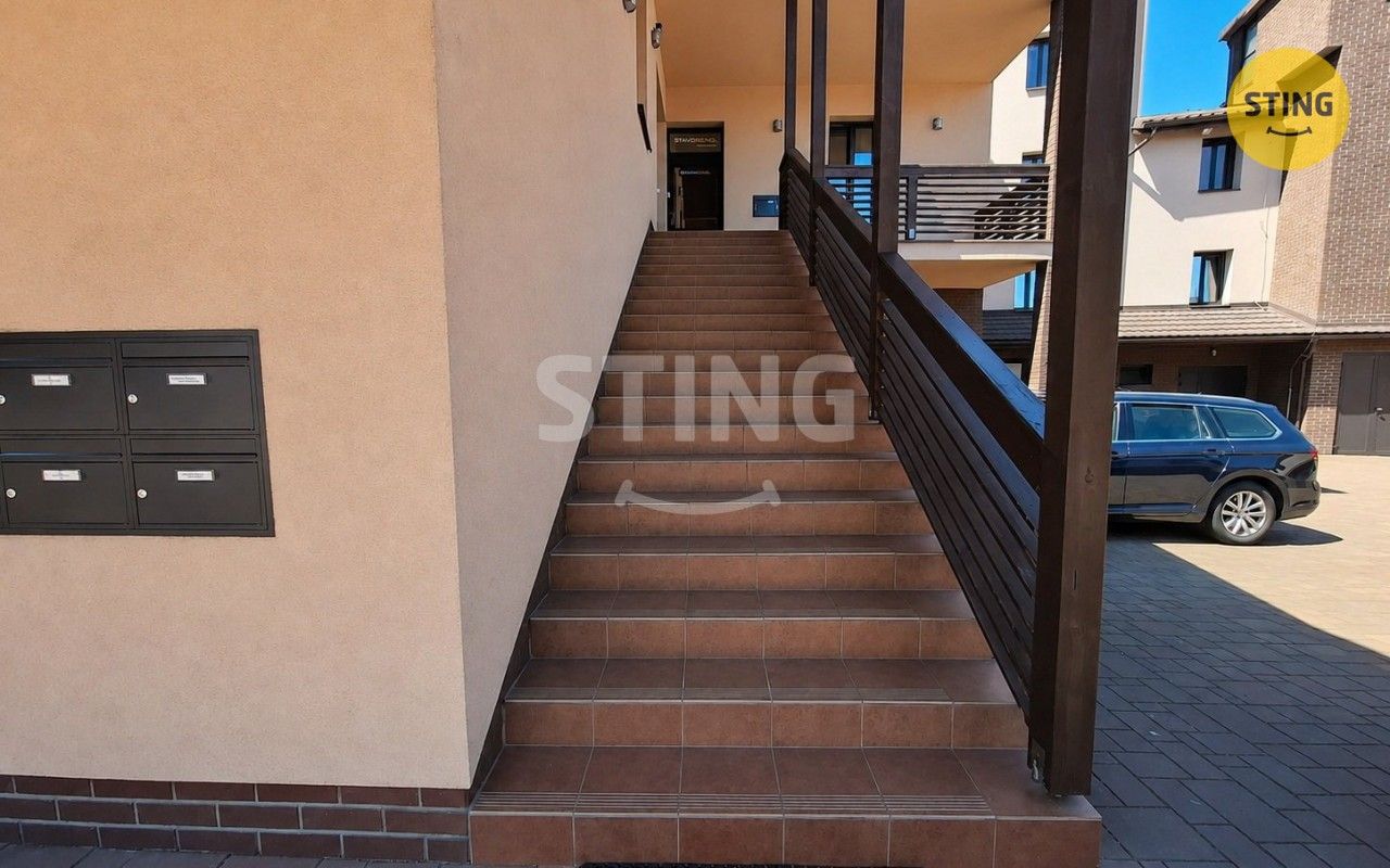 Pronájem komerčního prostoru 161 m² - foto 5