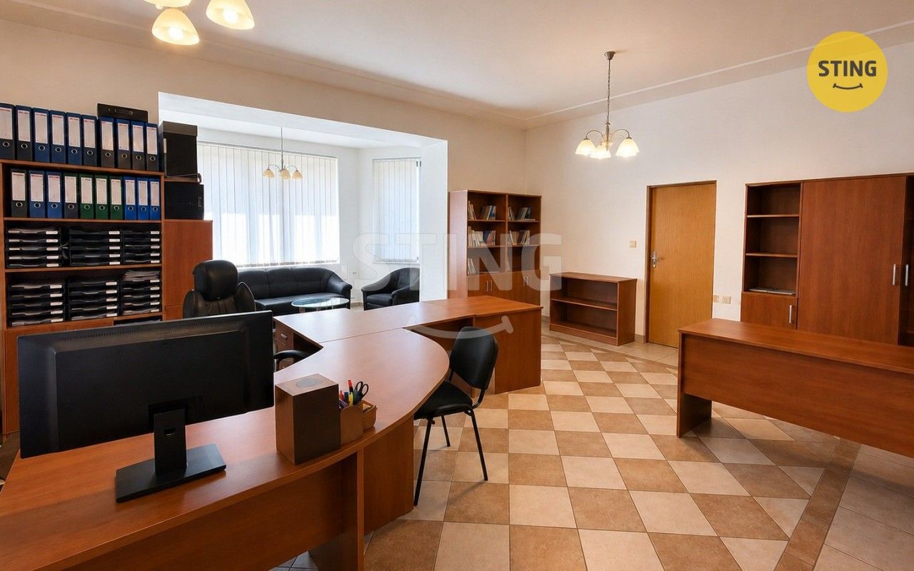 Pronájem komerčního prostoru 161 m² - foto 1
