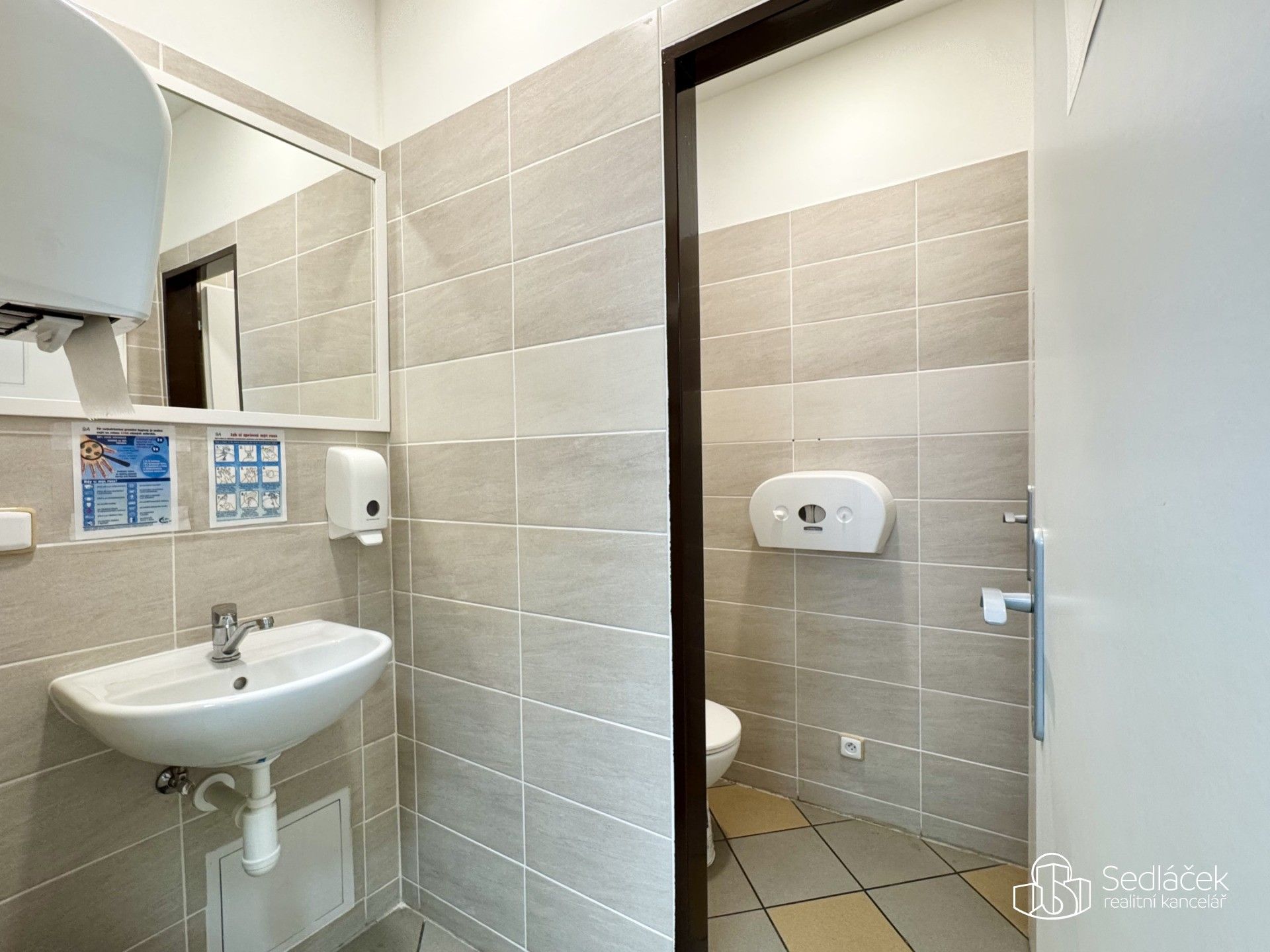 Pronájem komerčního prostoru 100 m² - foto 10