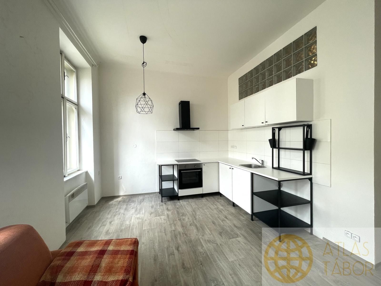 Pronájem bytu 1+1 50 m² - foto 2