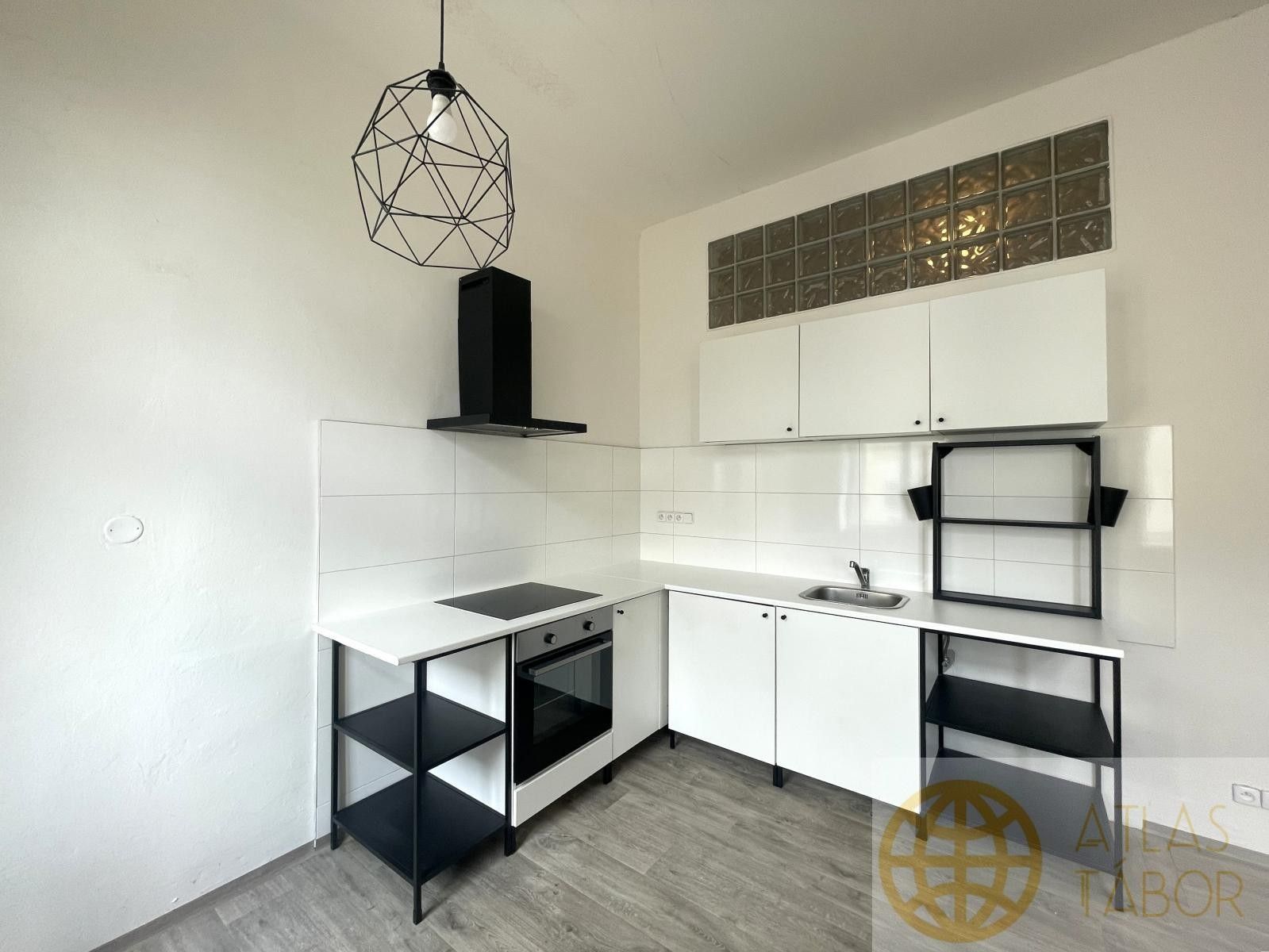 Pronájem bytu 1+1 50 m² - foto 1