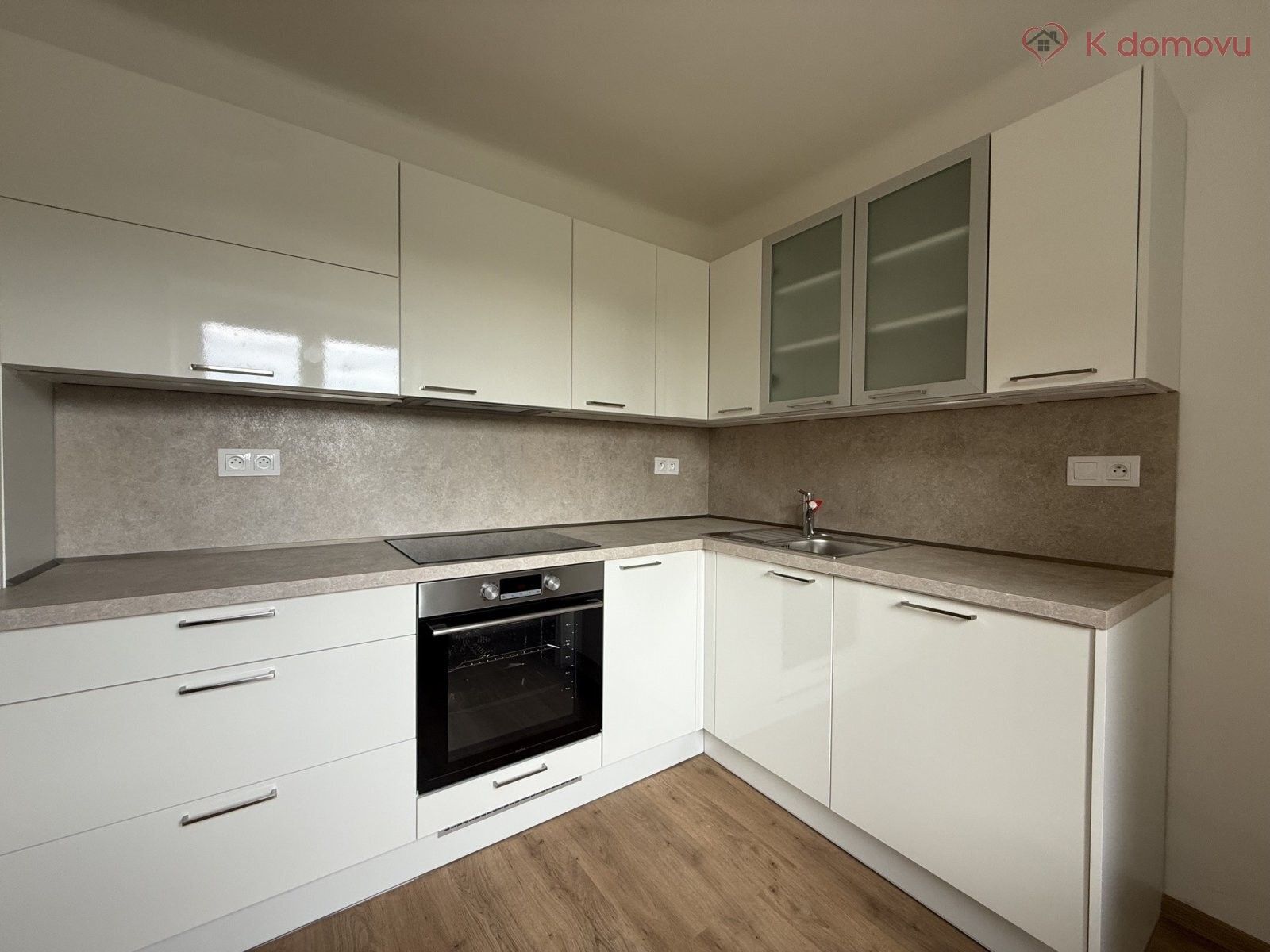 Pronájem bytu 2+1 53 m² - foto 3