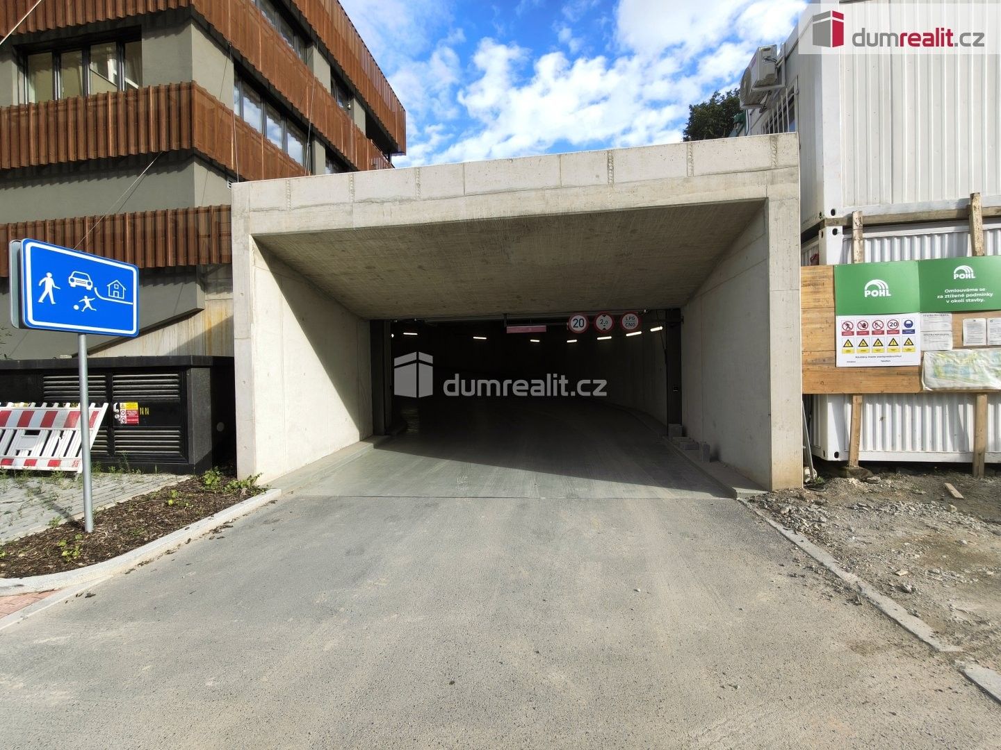 Pronájem nemovitosti 8772 m² - foto 1