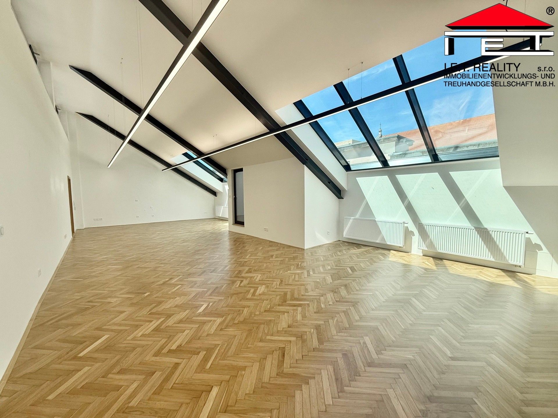 Pronájem komerčního prostoru 196 m² - foto 1