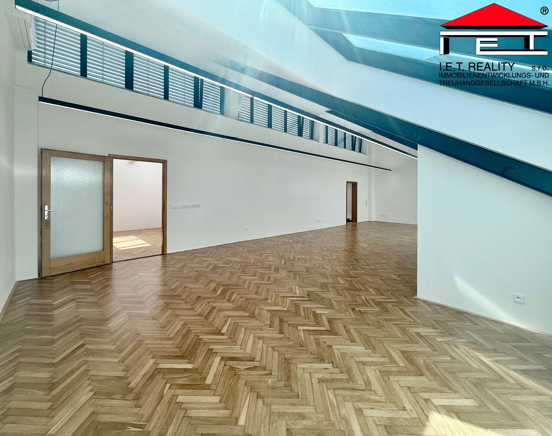Pronájem komerčního prostoru 196 m² - foto 5