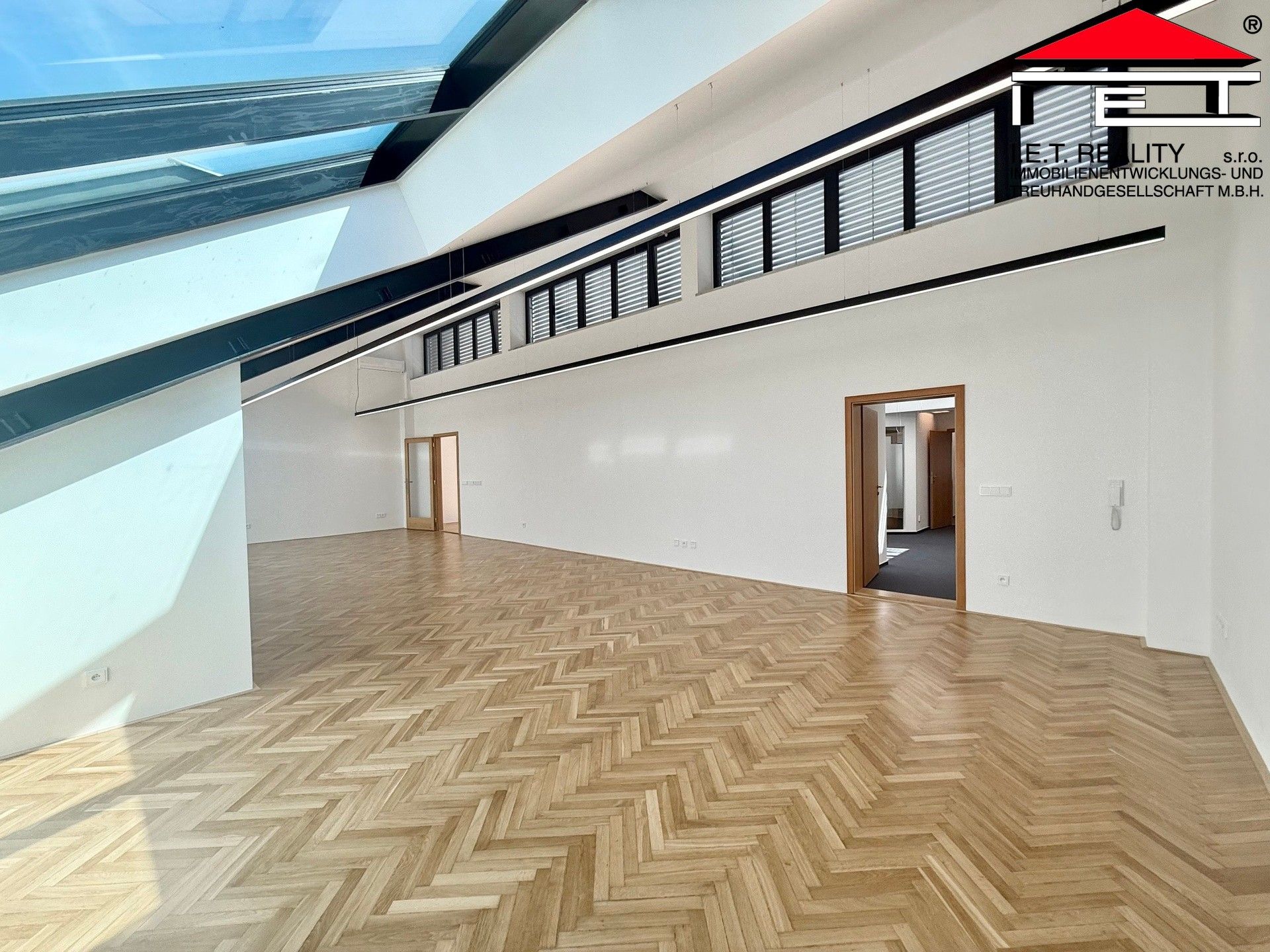 Pronájem komerčního prostoru 196 m² - foto 4