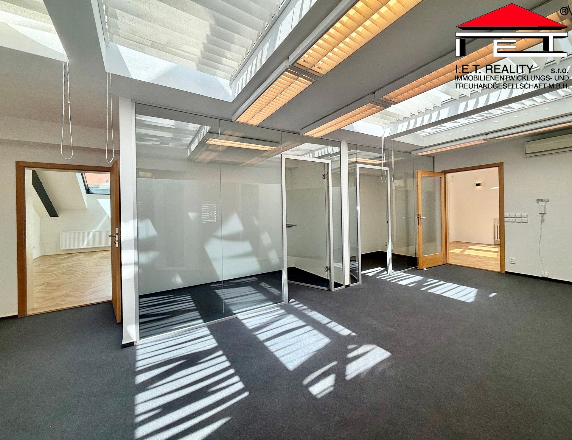 Pronájem komerčního prostoru 196 m² - foto 7
