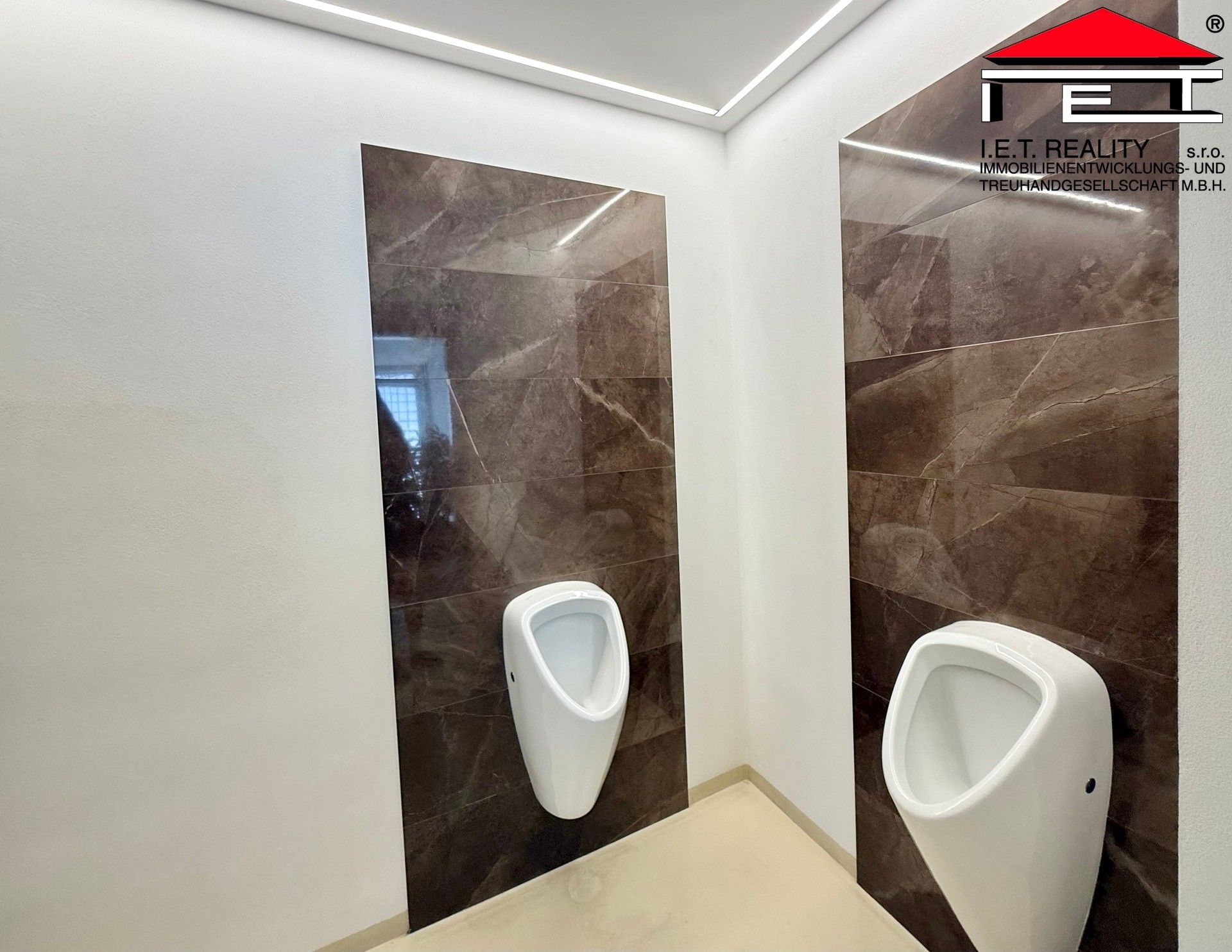 Pronájem komerčního prostoru 196 m² - foto 15