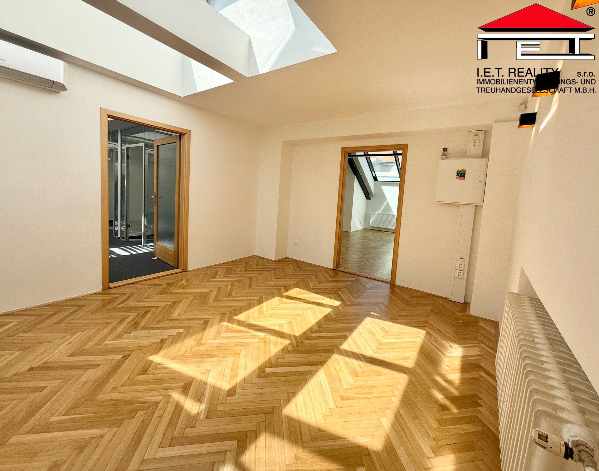 Pronájem komerčního prostoru 196 m² - foto 12