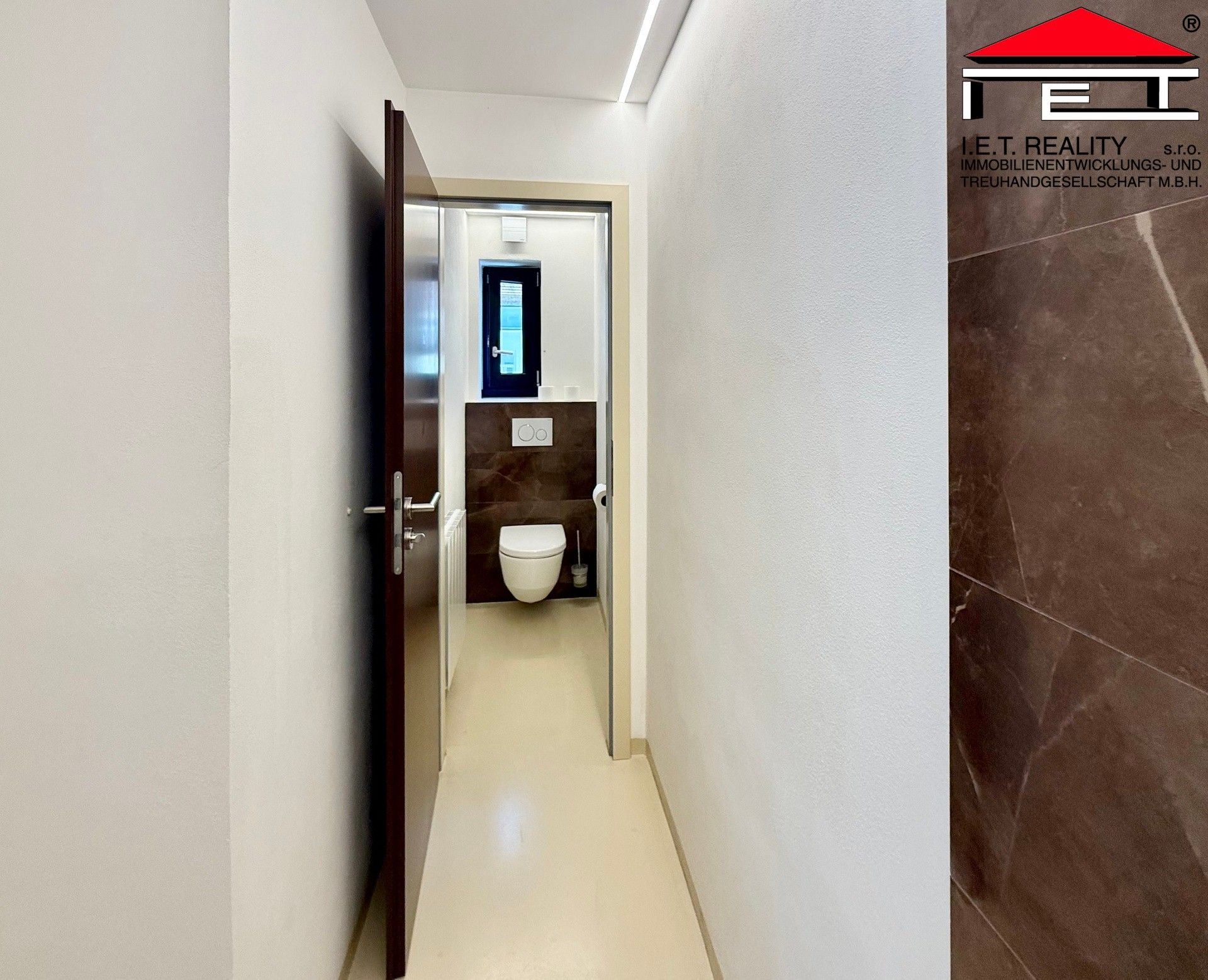 Pronájem komerčního prostoru 196 m² - foto 14