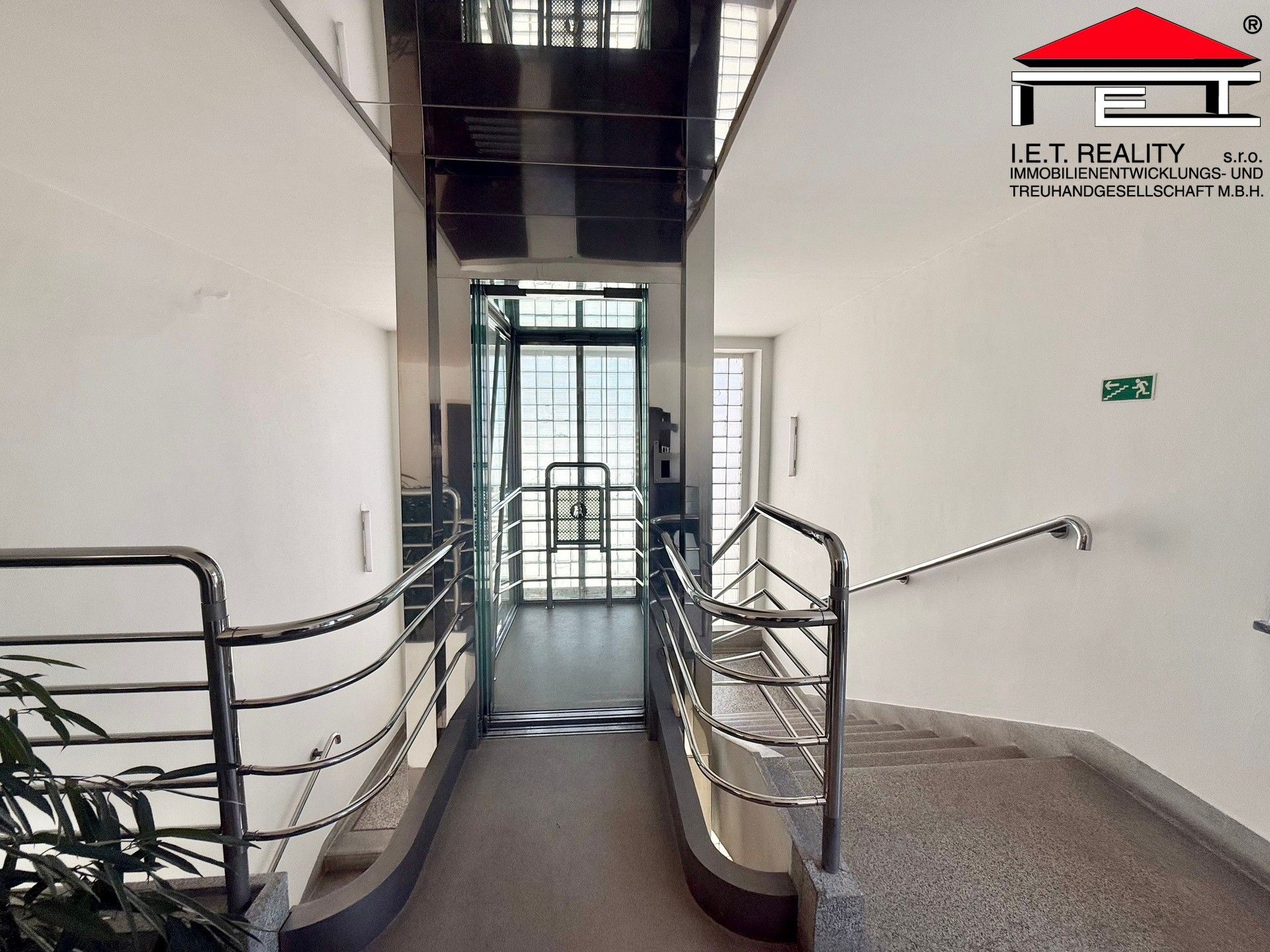 Pronájem komerčního prostoru 196 m² - foto 17