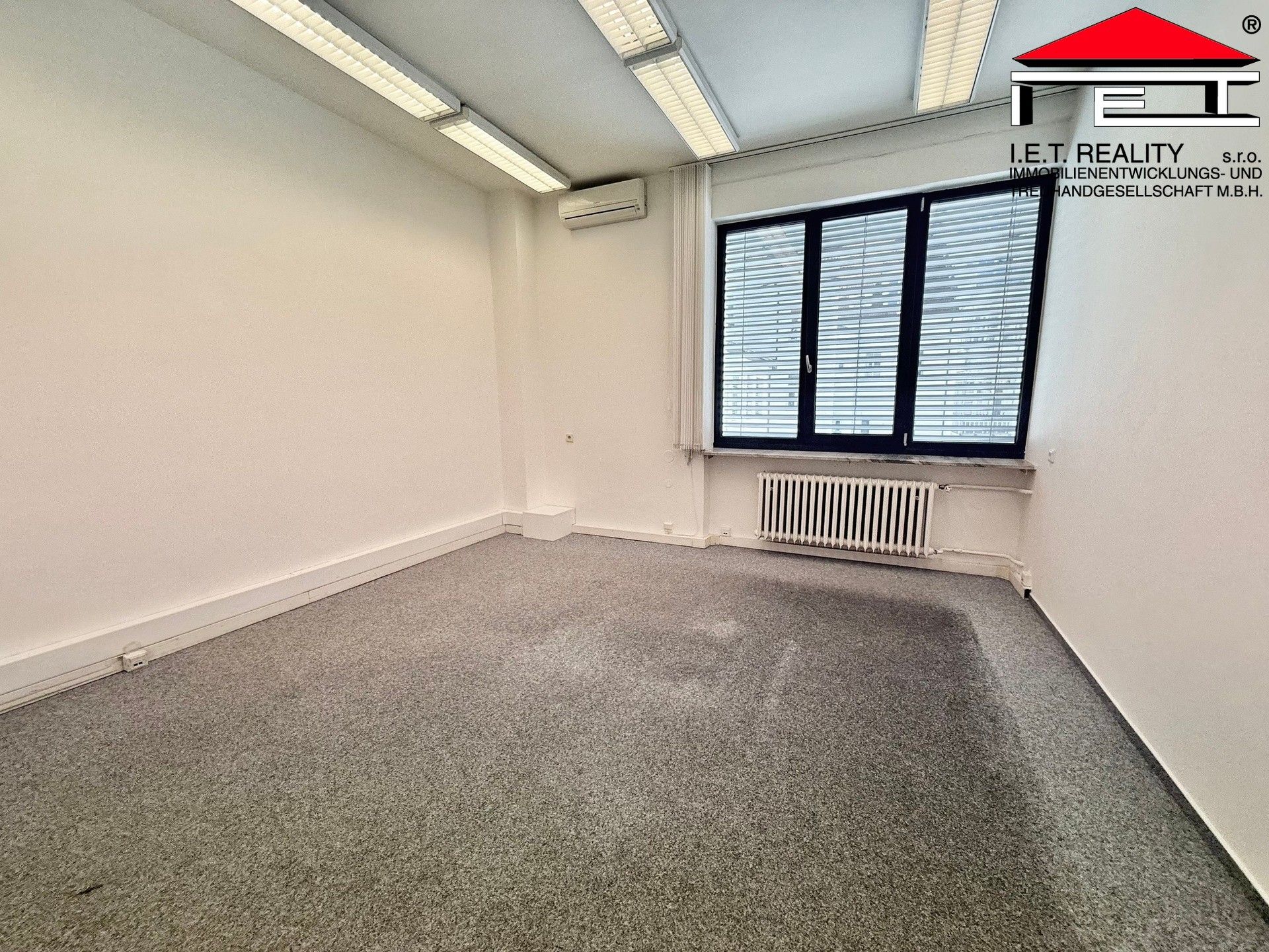 Pronájem komerčního prostoru 30 m² - foto 1
