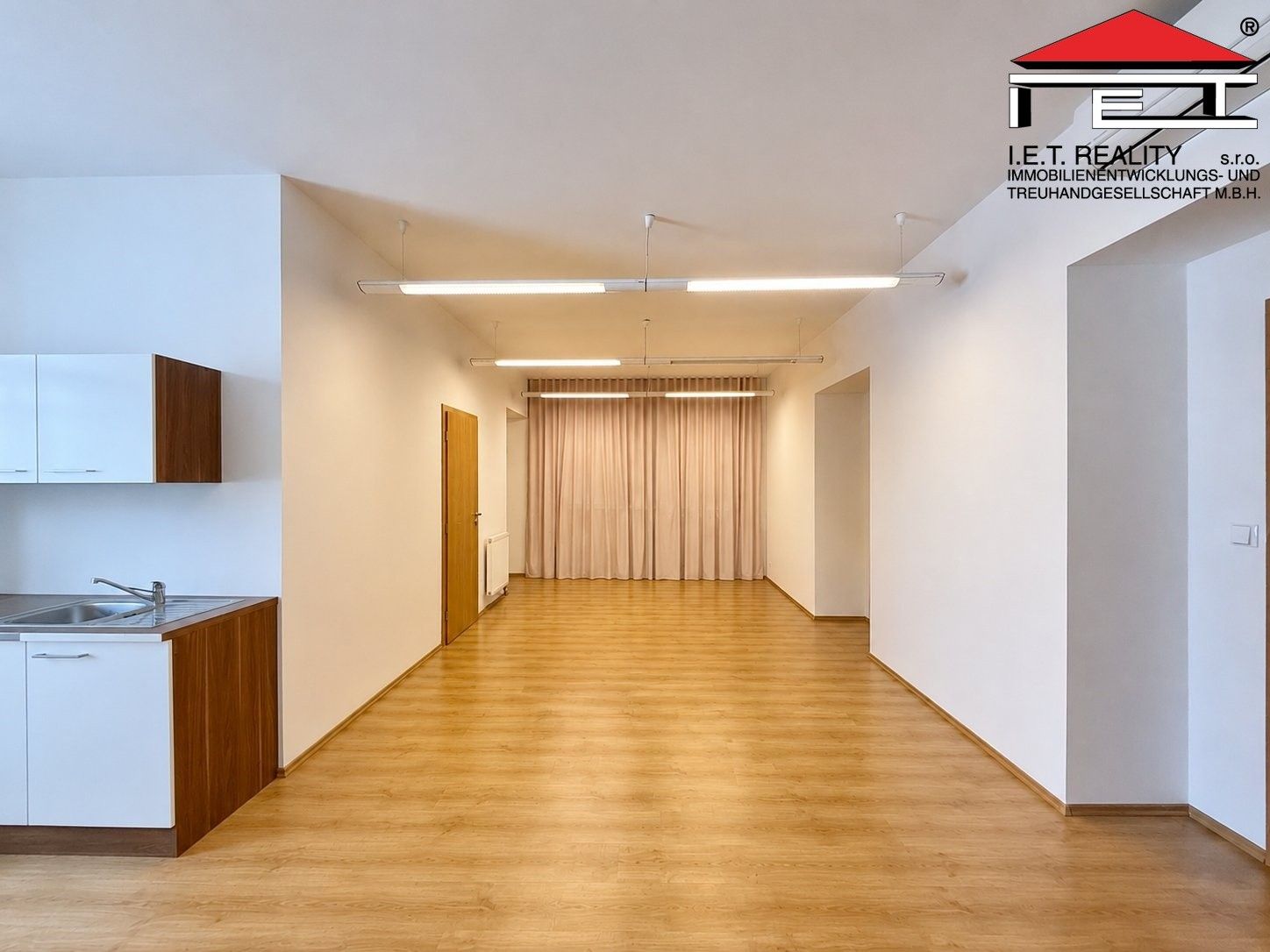 Pronájem komerčního prostoru 87 m² - foto 1