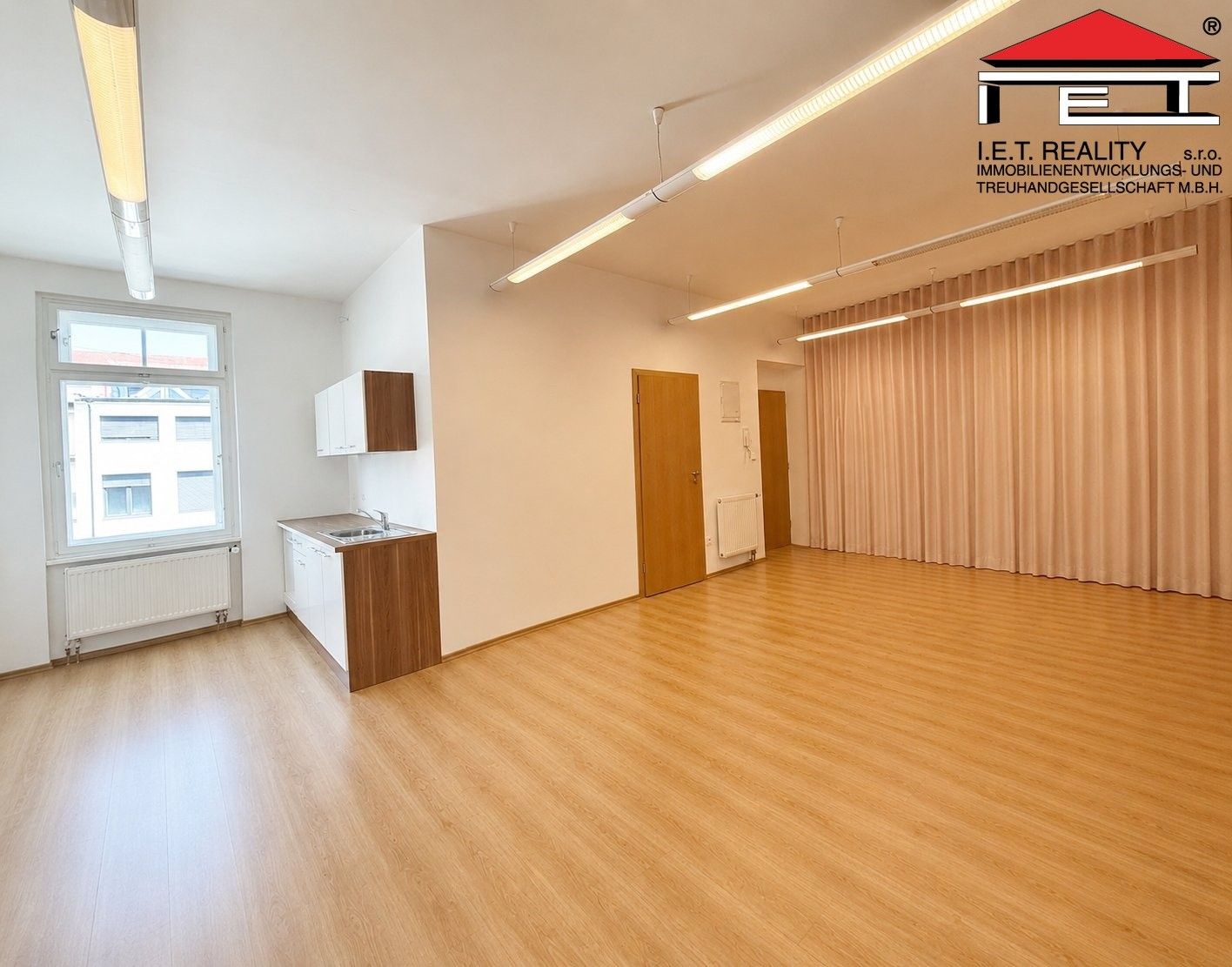 Pronájem komerčního prostoru 87 m² - foto 2
