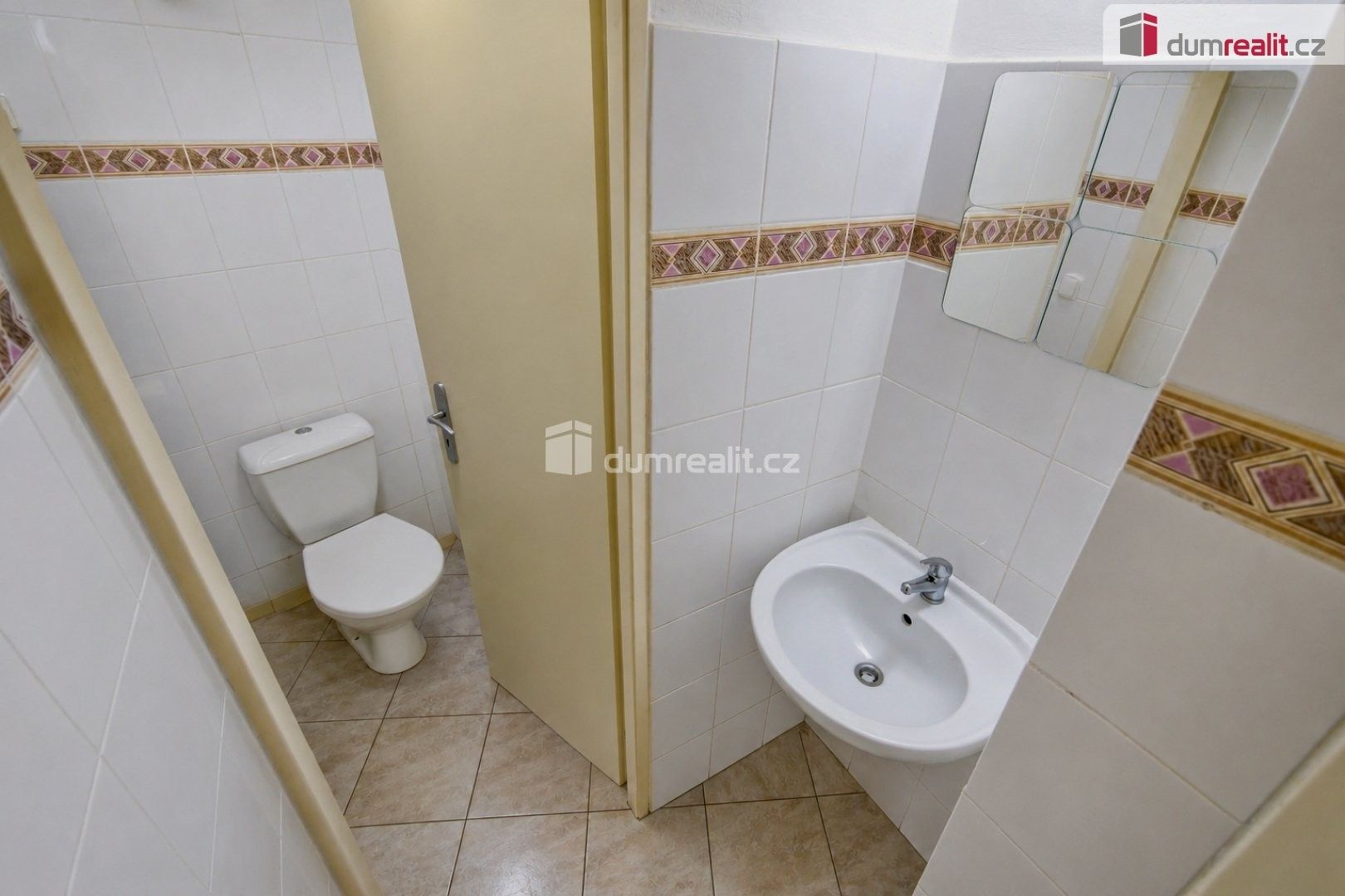 Prodej komerčního prostoru 74 m² - foto 25