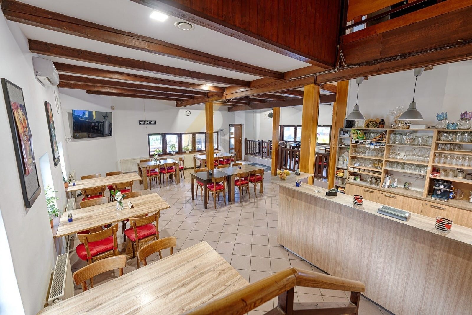 Prodej komerčního prostoru 299 m² - foto 1