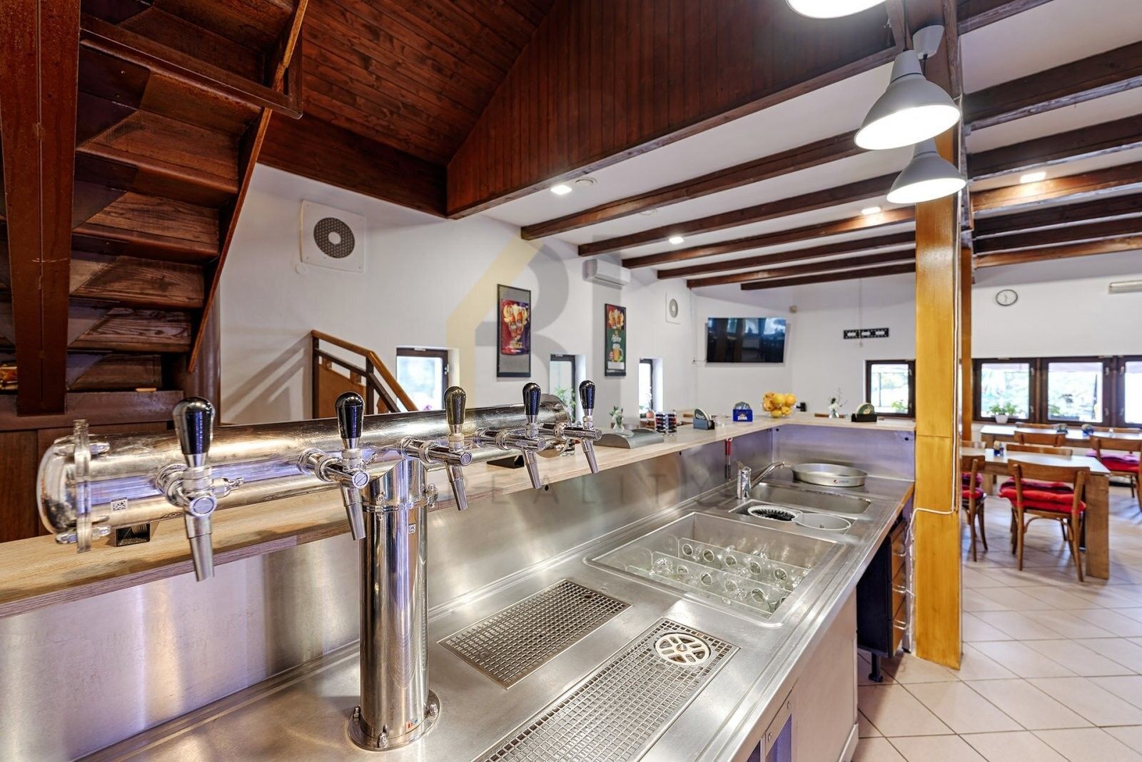 Prodej komerčního prostoru 299 m² - foto 6