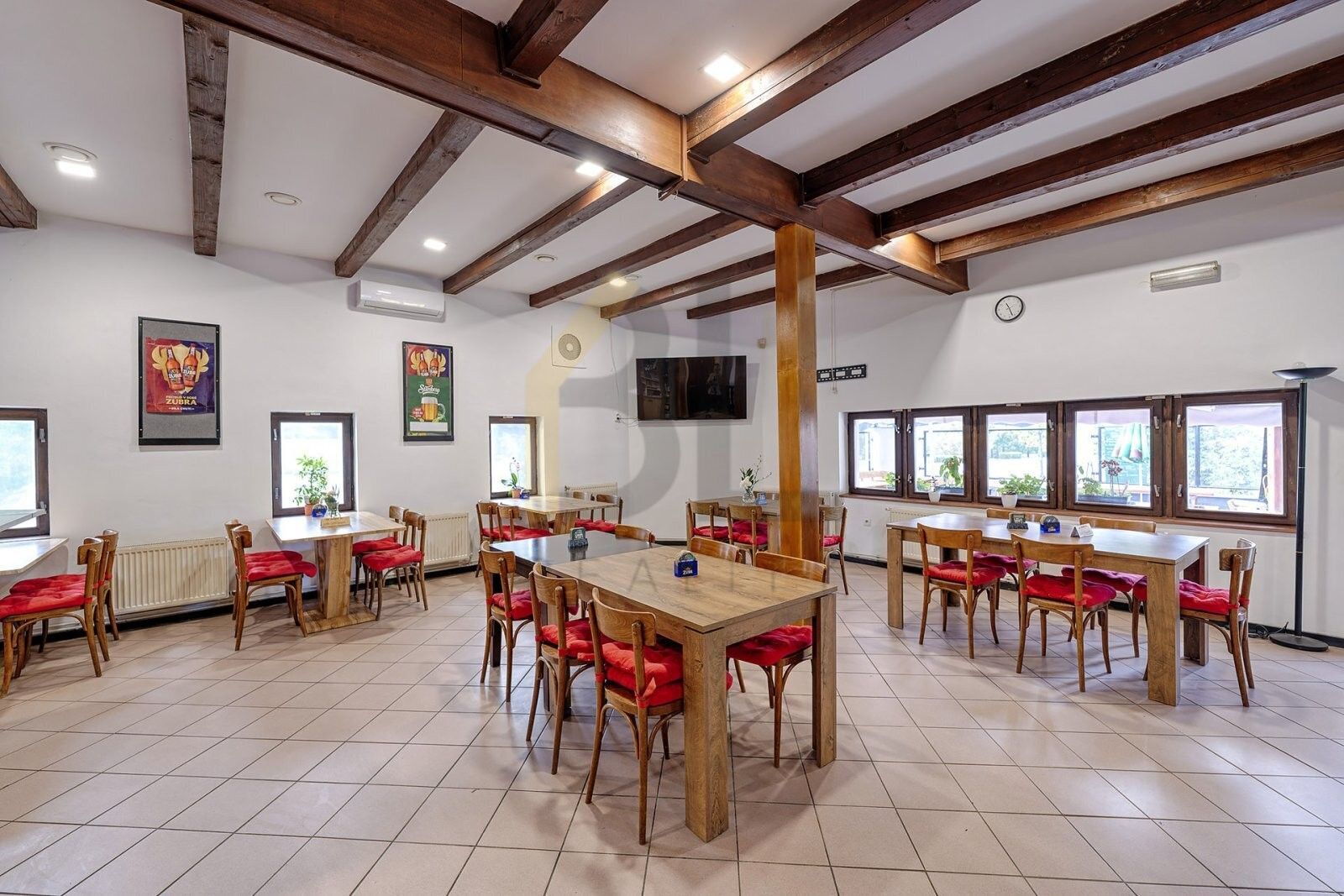 Prodej komerčního prostoru 299 m² - foto 2