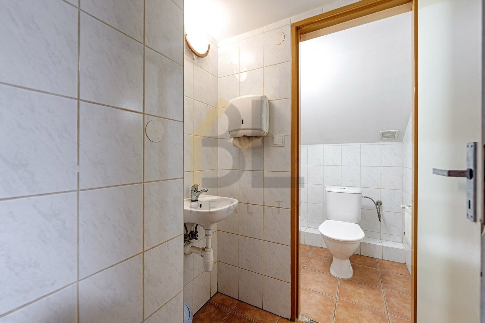 Prodej komerčního prostoru 299 m² - foto 12