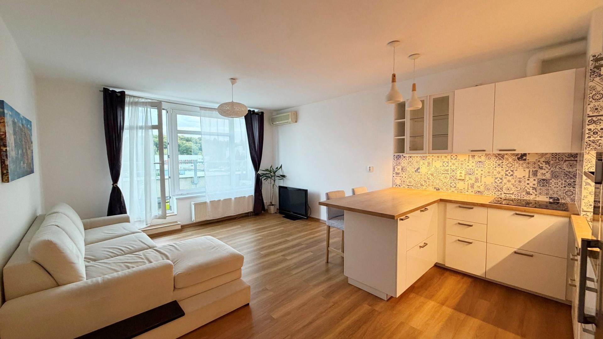 Pronájem bytu 2+kk 65 m² - foto 1