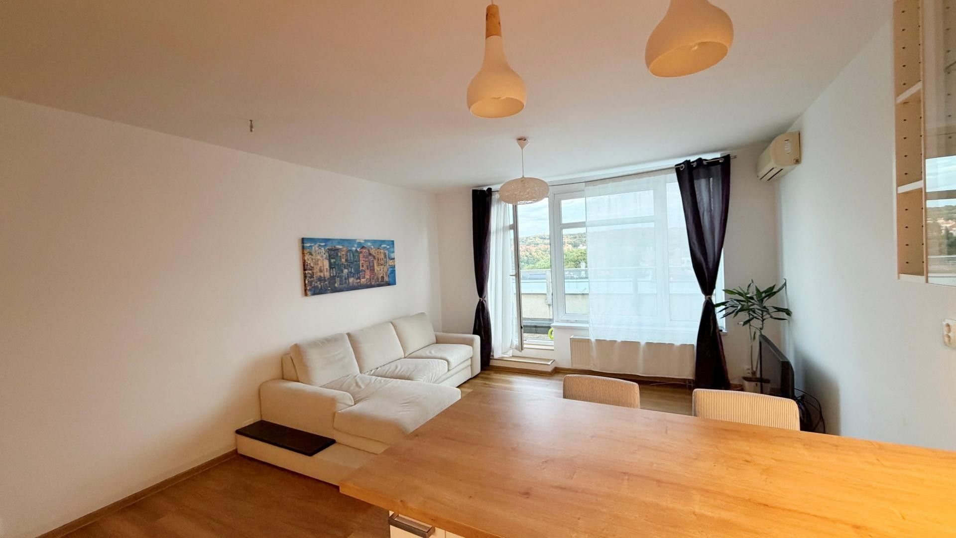 Pronájem bytu 2+kk 65 m² - foto 2