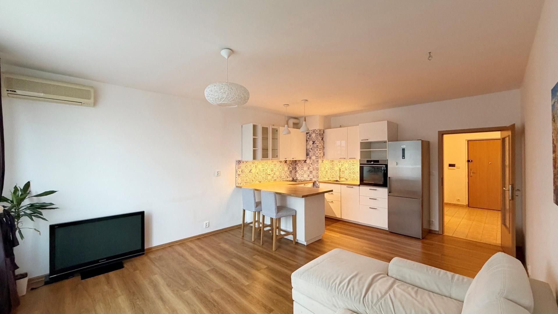 Pronájem bytu 2+kk 65 m² - foto 4