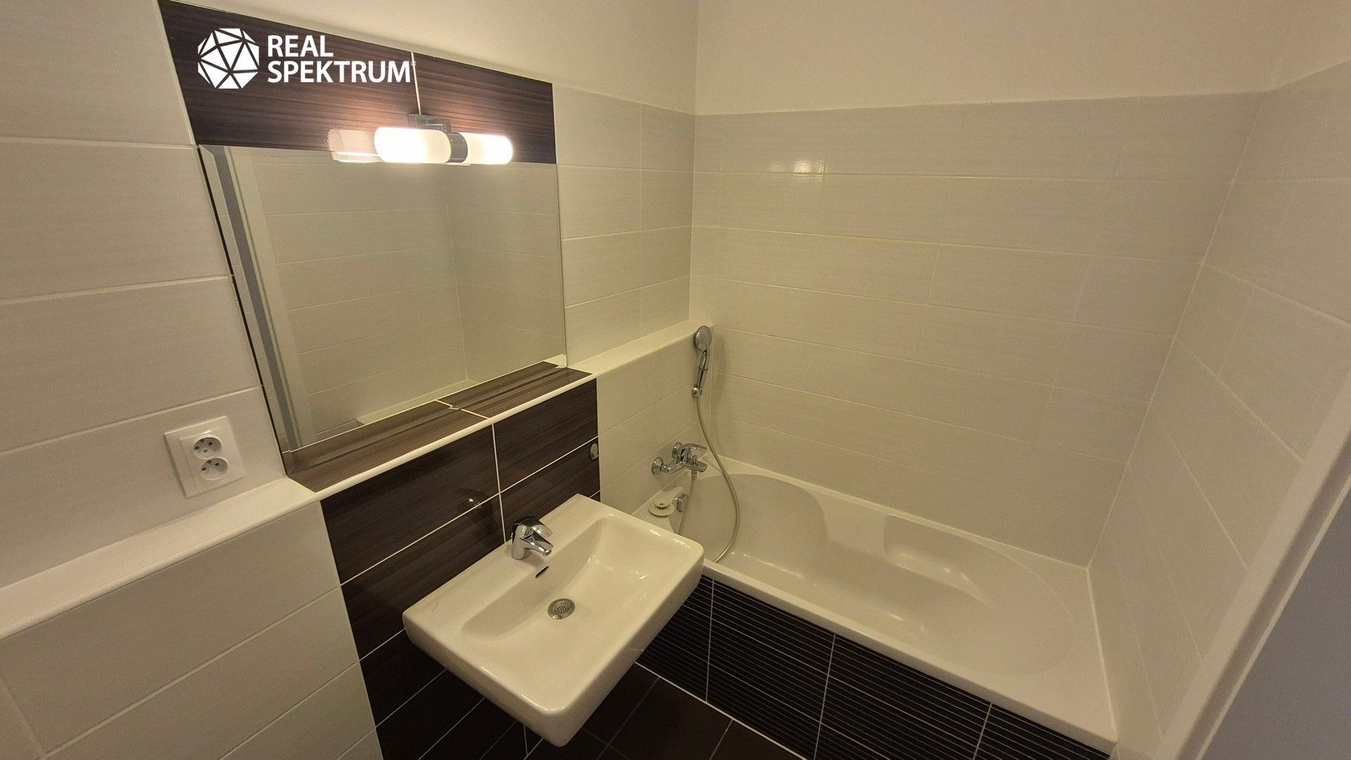 Pronájem bytu 3+kk 74 m² - foto 13