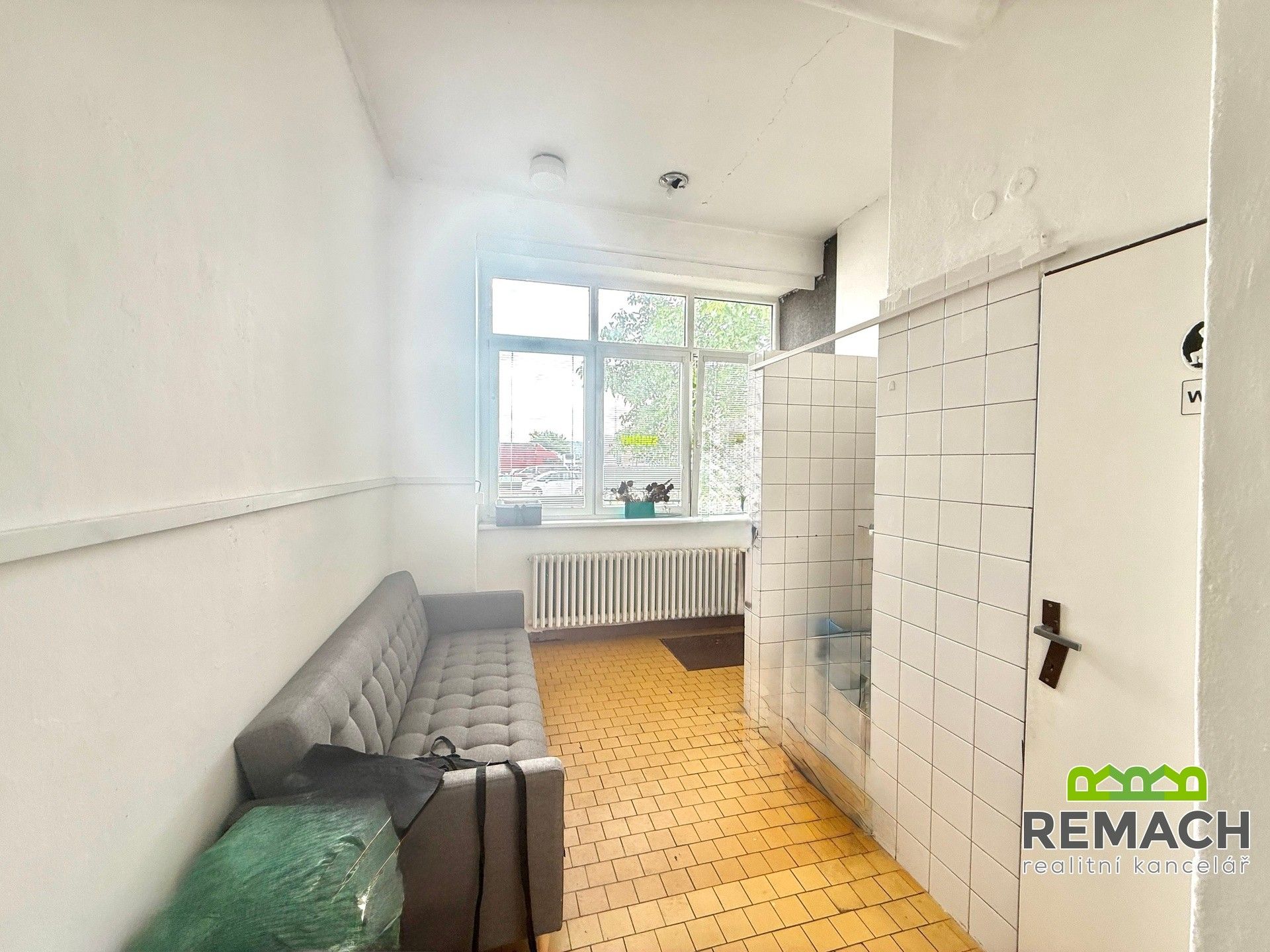 Pronájem komerčního prostoru 222 m² - foto 8