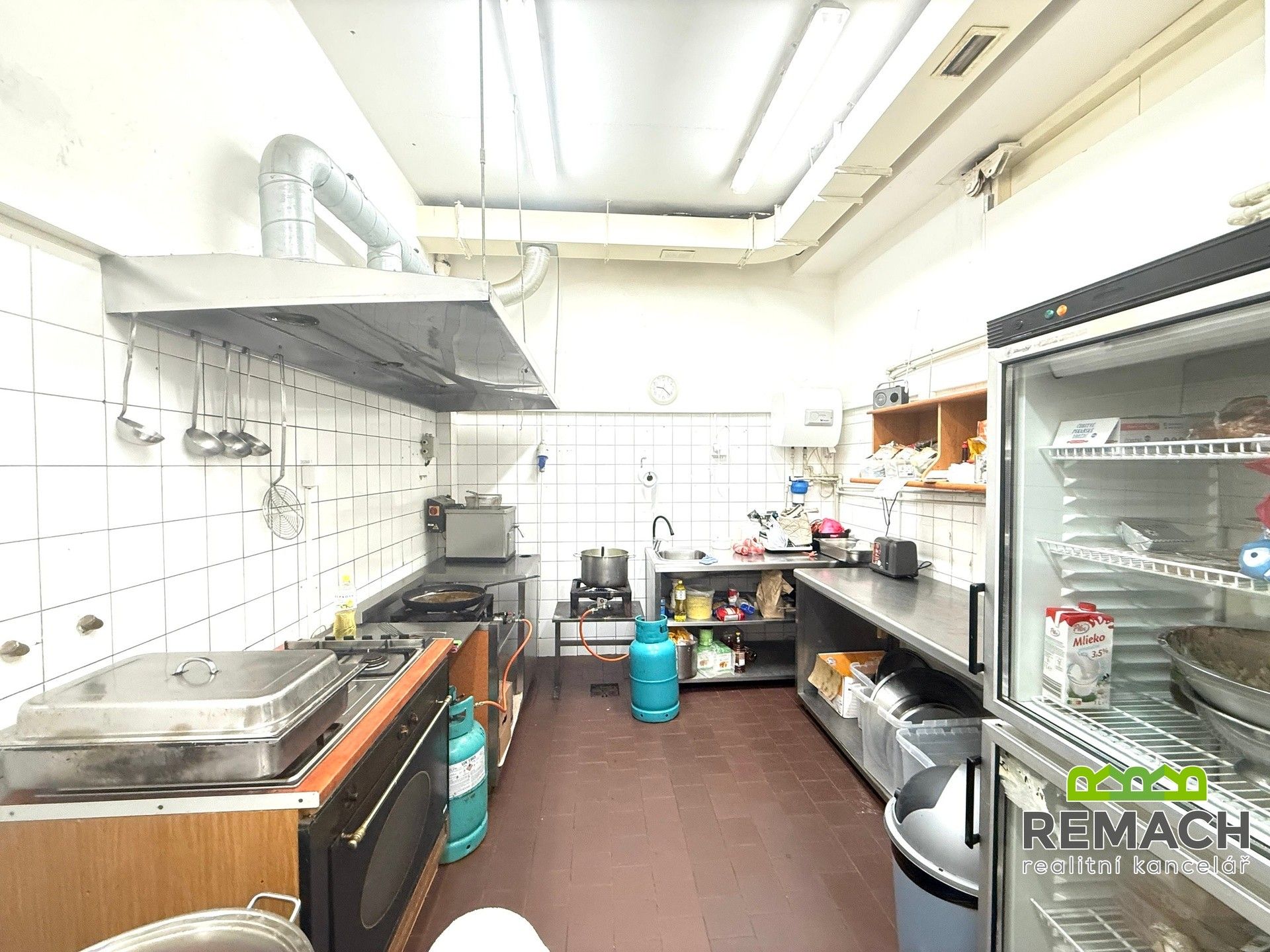 Pronájem komerčního prostoru 222 m² - foto 1