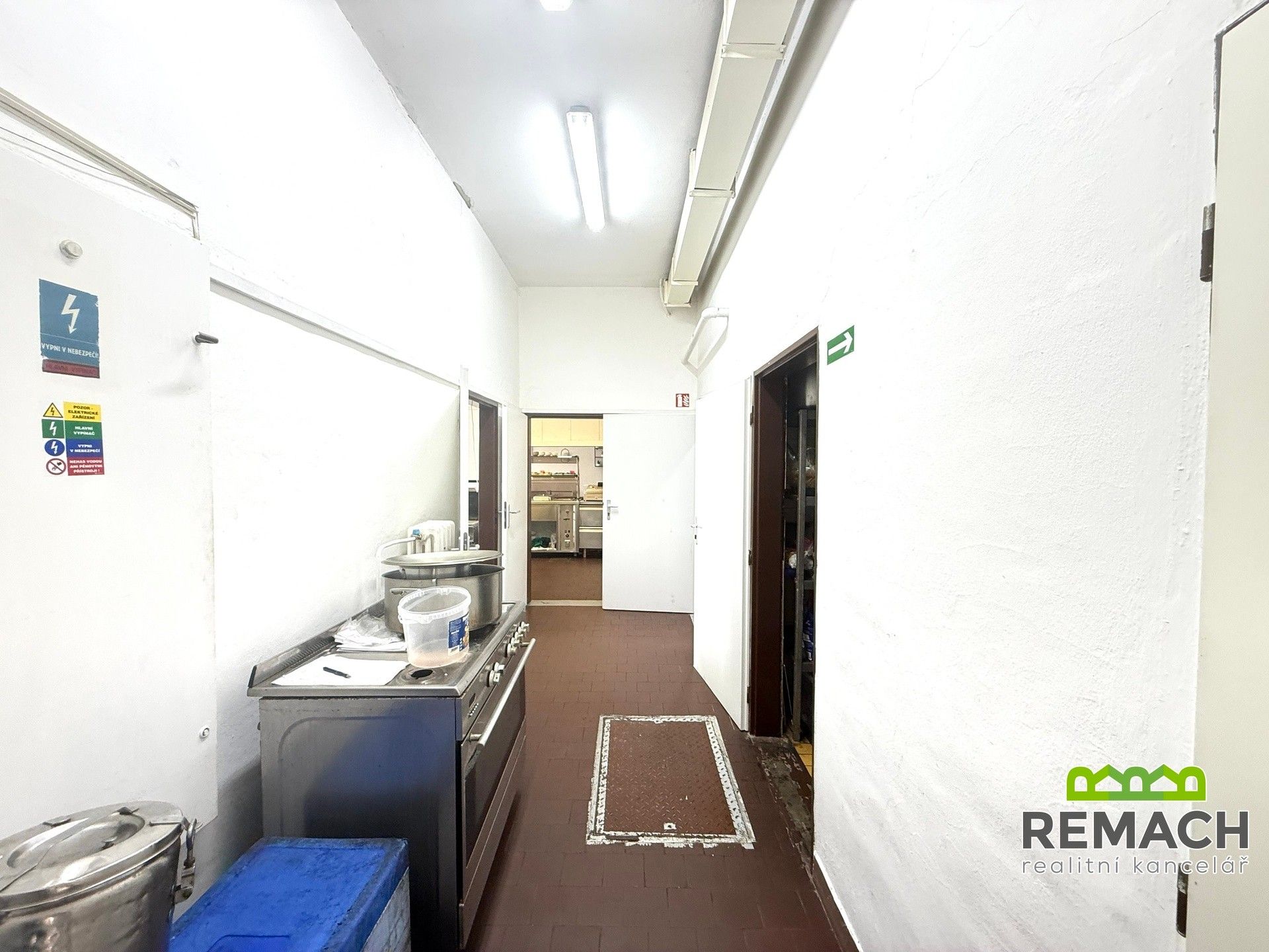 Pronájem komerčního prostoru 222 m² - foto 5