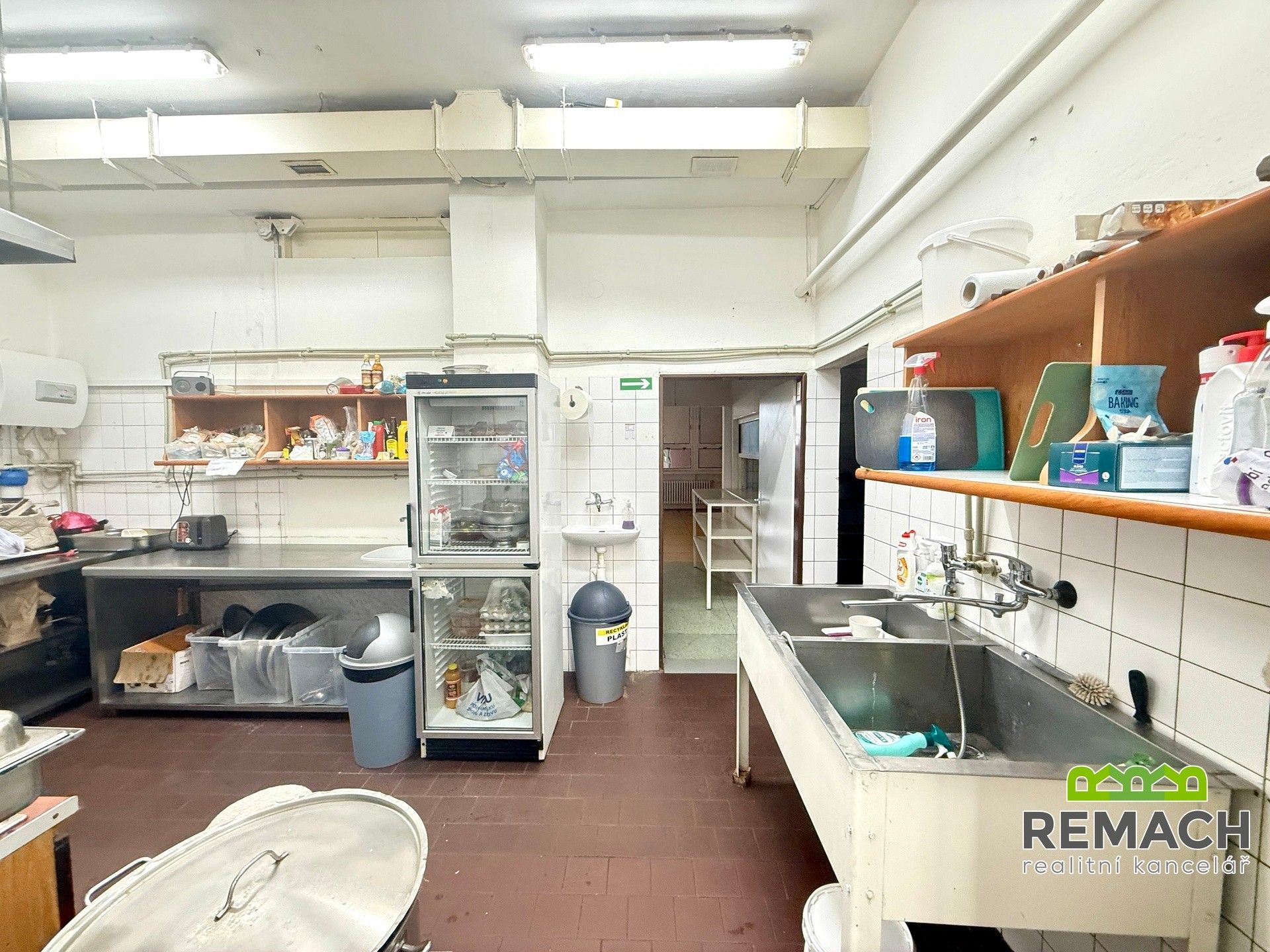 Pronájem komerčního prostoru 222 m² - foto 2