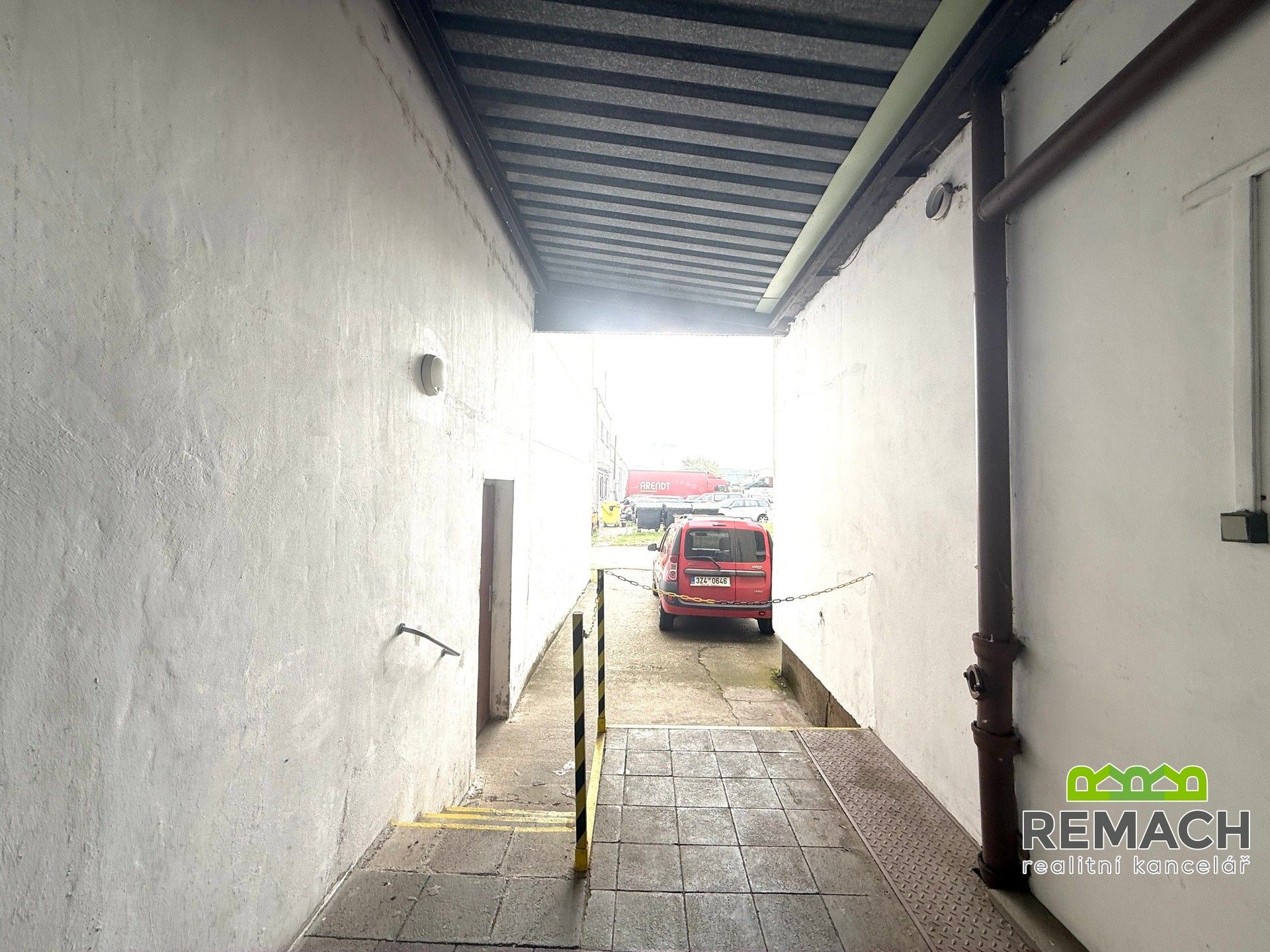 Pronájem komerčního prostoru 222 m² - foto 4