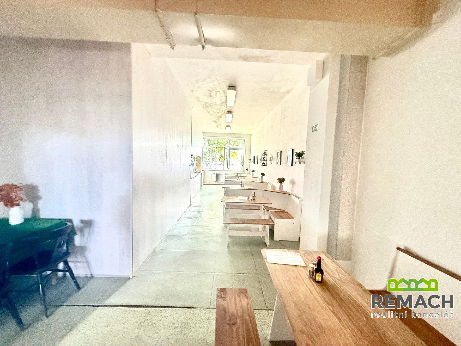Pronájem komerčního prostoru 222 m² - foto 10