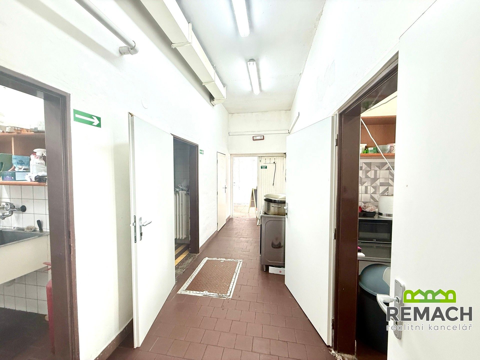 Pronájem komerčního prostoru 222 m² - foto 17