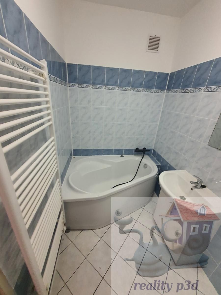 Pronájem bytu 3+1 69 m² - foto 3