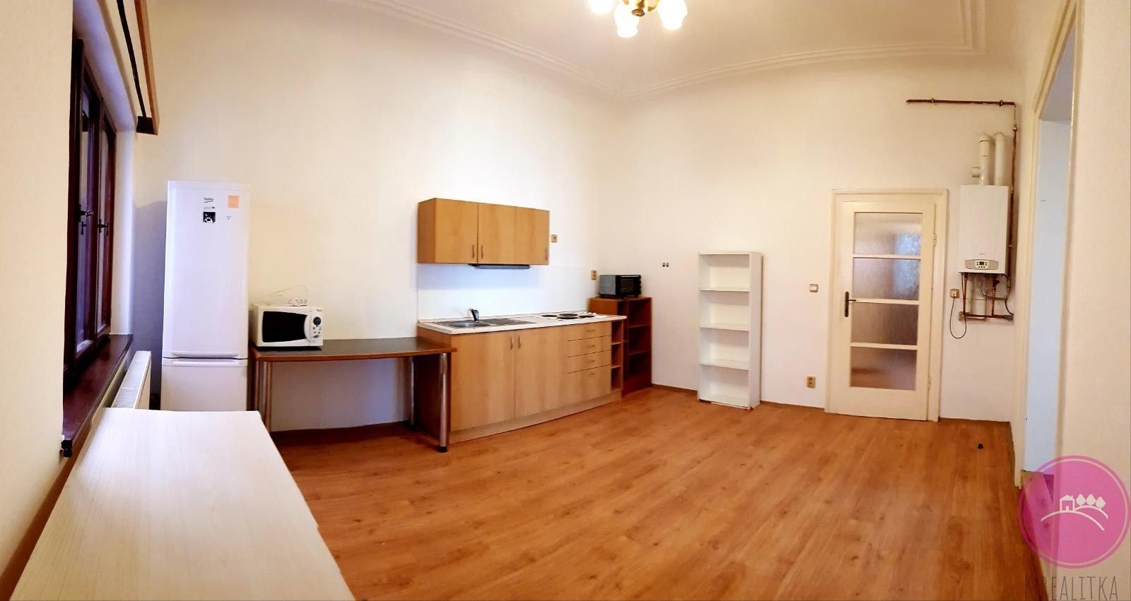 Pronájem bytu 2+1 100 m² - foto 2