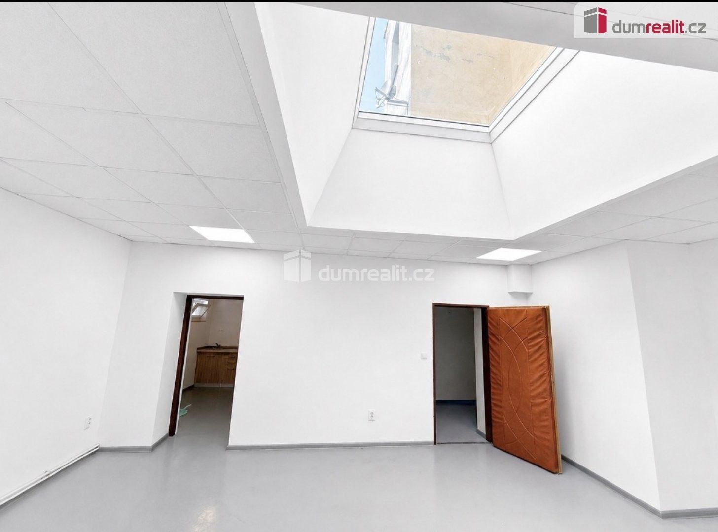 Pronájem komerčního prostoru 140 m² - foto 4