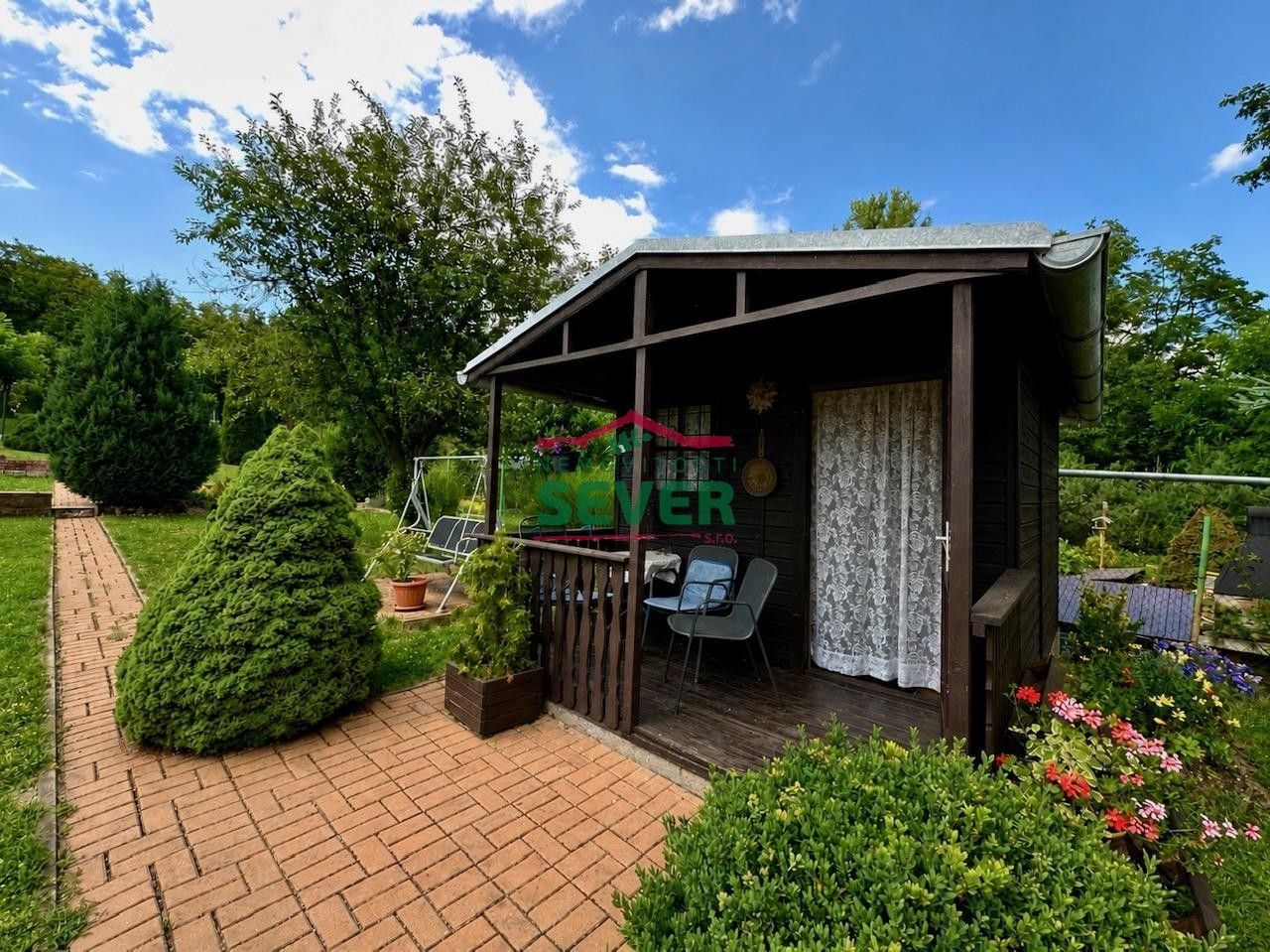 Prodej pozemku 930 m² - foto 1