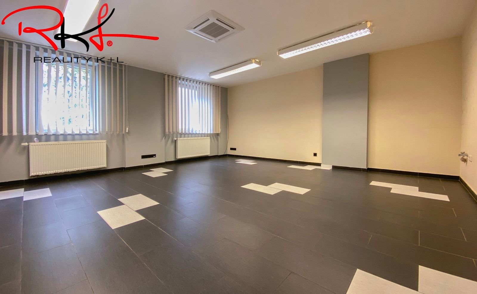 Pronájem komerčního prostoru 32 m² - foto 1