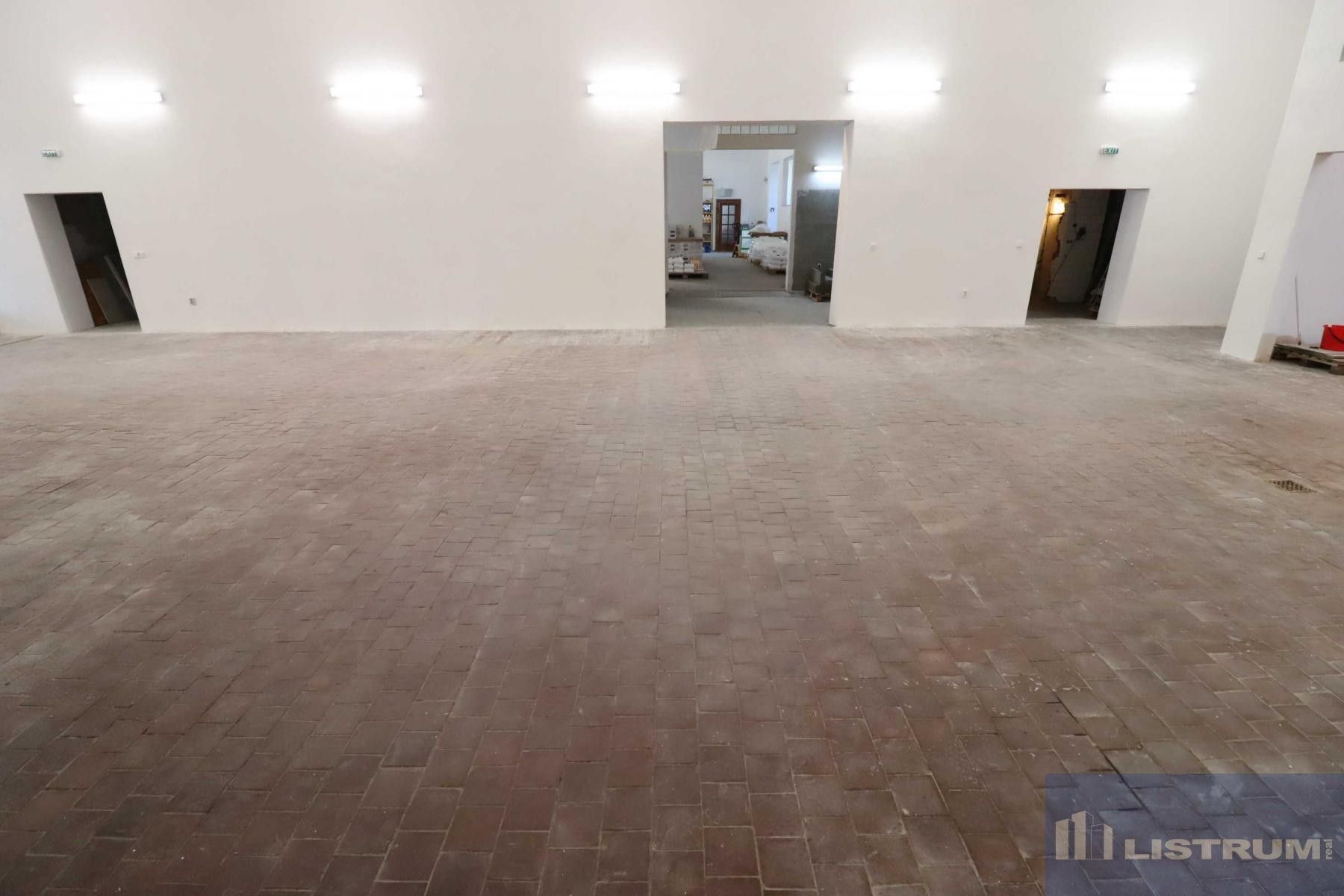 Pronájem komerčního prostoru 900 m² - foto 4