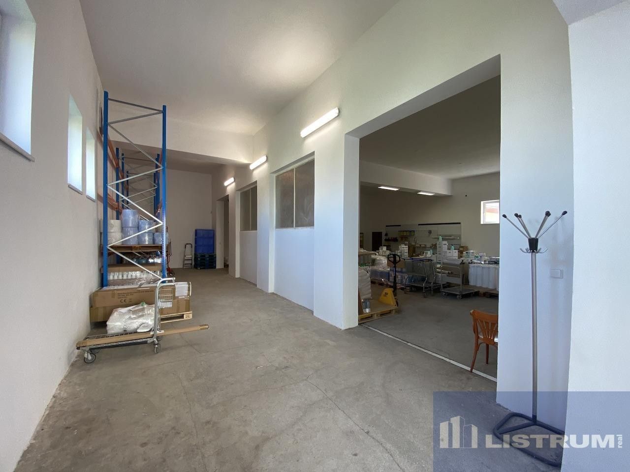 Pronájem komerčního prostoru 900 m² - foto 8