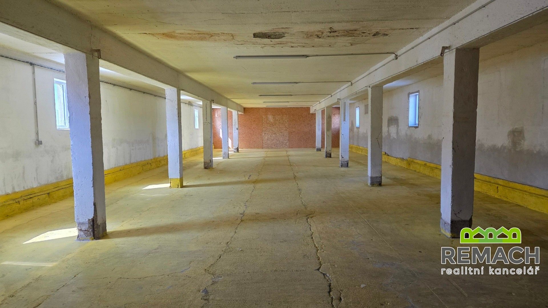 Pronájem komerčního prostoru 300 m² - foto 4