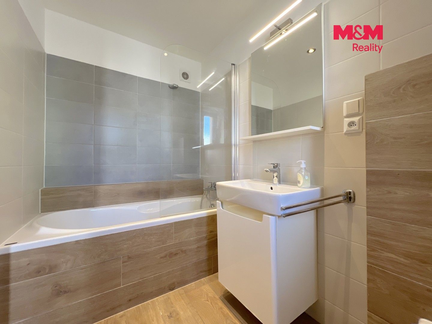 Pronájem bytu 2+1 60 m² - foto 13