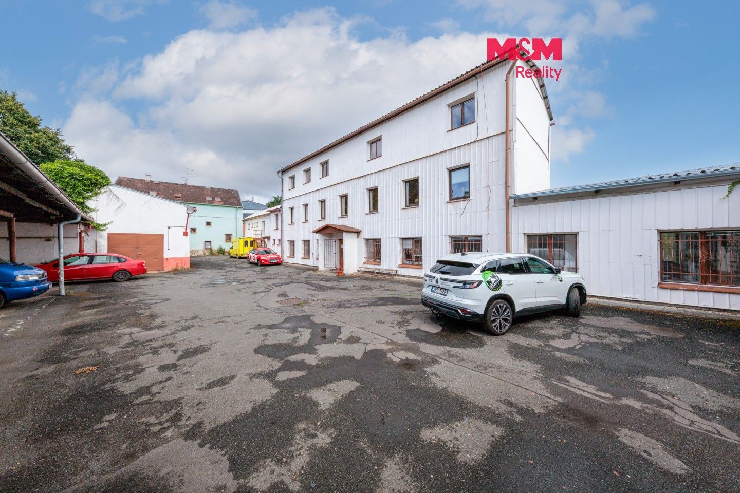Prodej komerčního prostoru 900 m² - foto 1