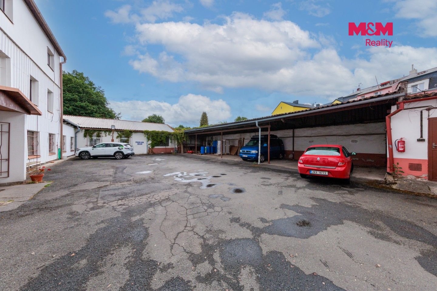 Prodej komerčního prostoru 900 m² - foto 2