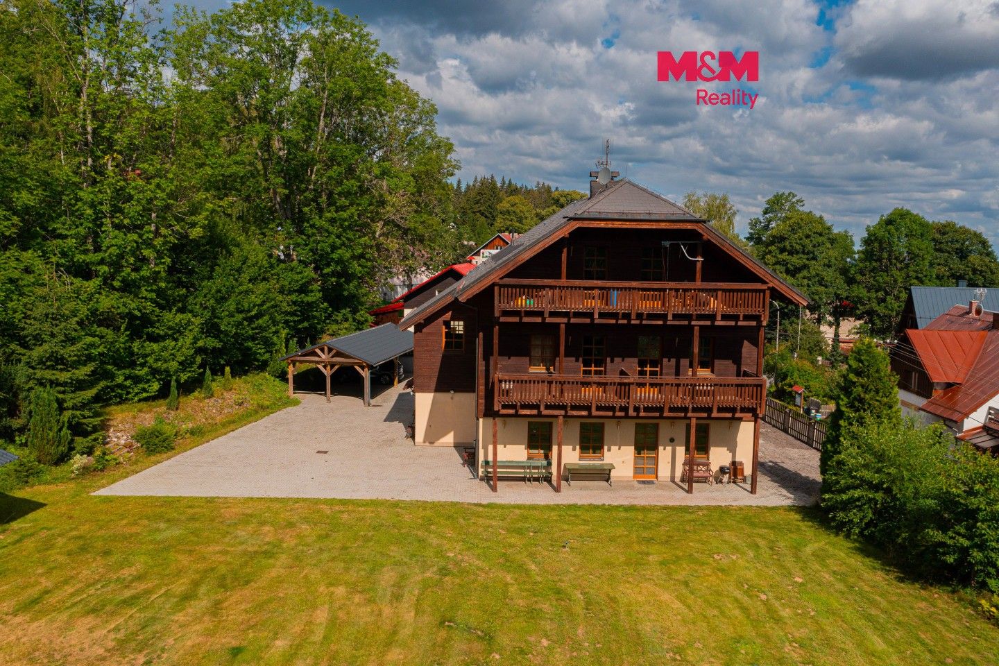 Prodej komerčního prostoru 910 m² - foto 1