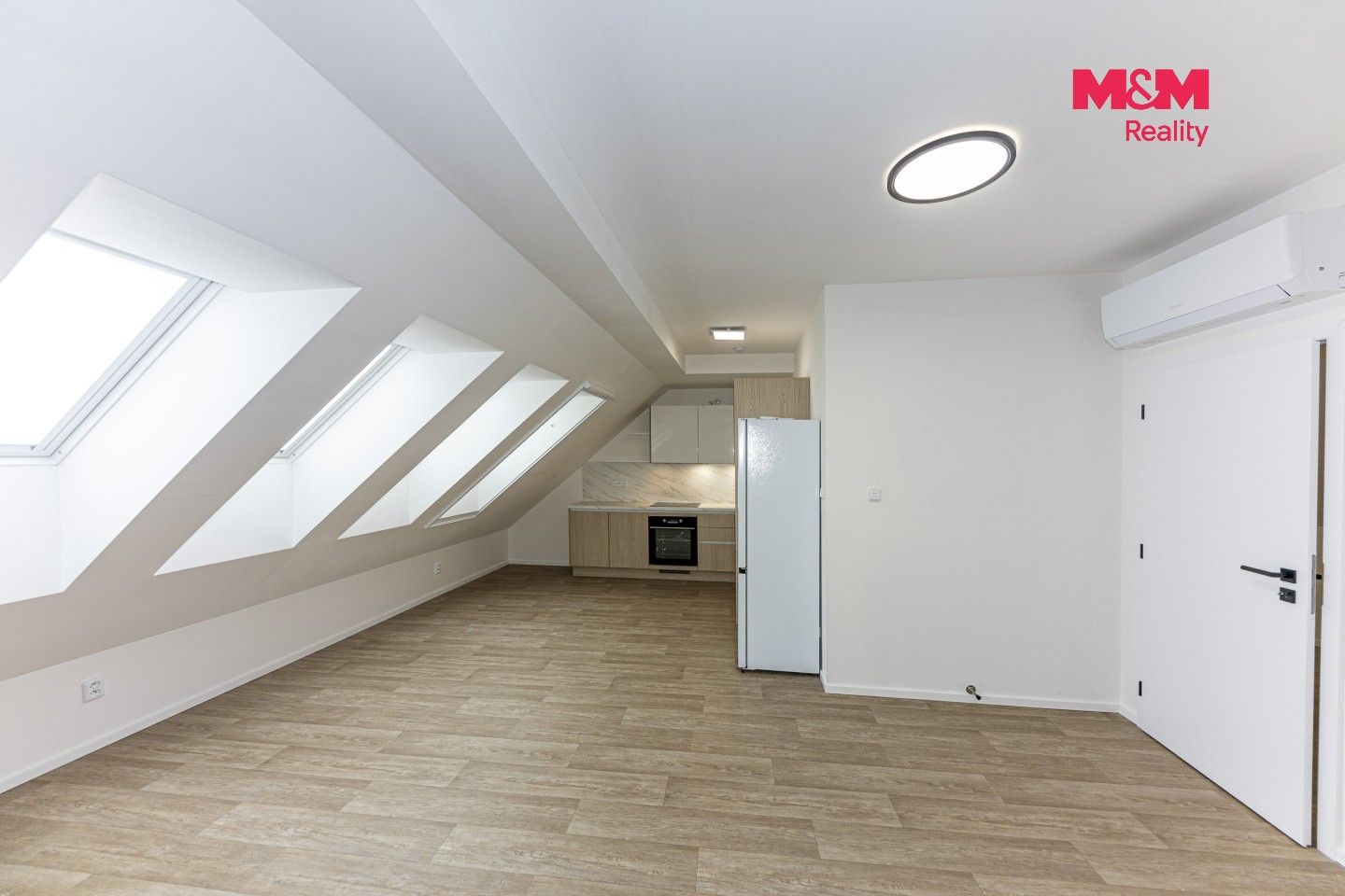 Pronájem bytu 3+kk 75 m² - foto 3