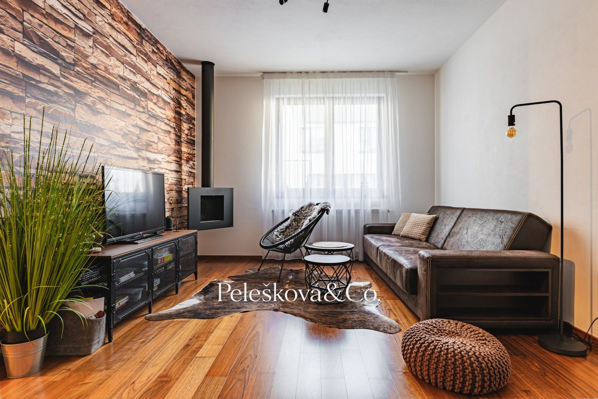 Prodej komerčního prostoru 56 m² - foto 1